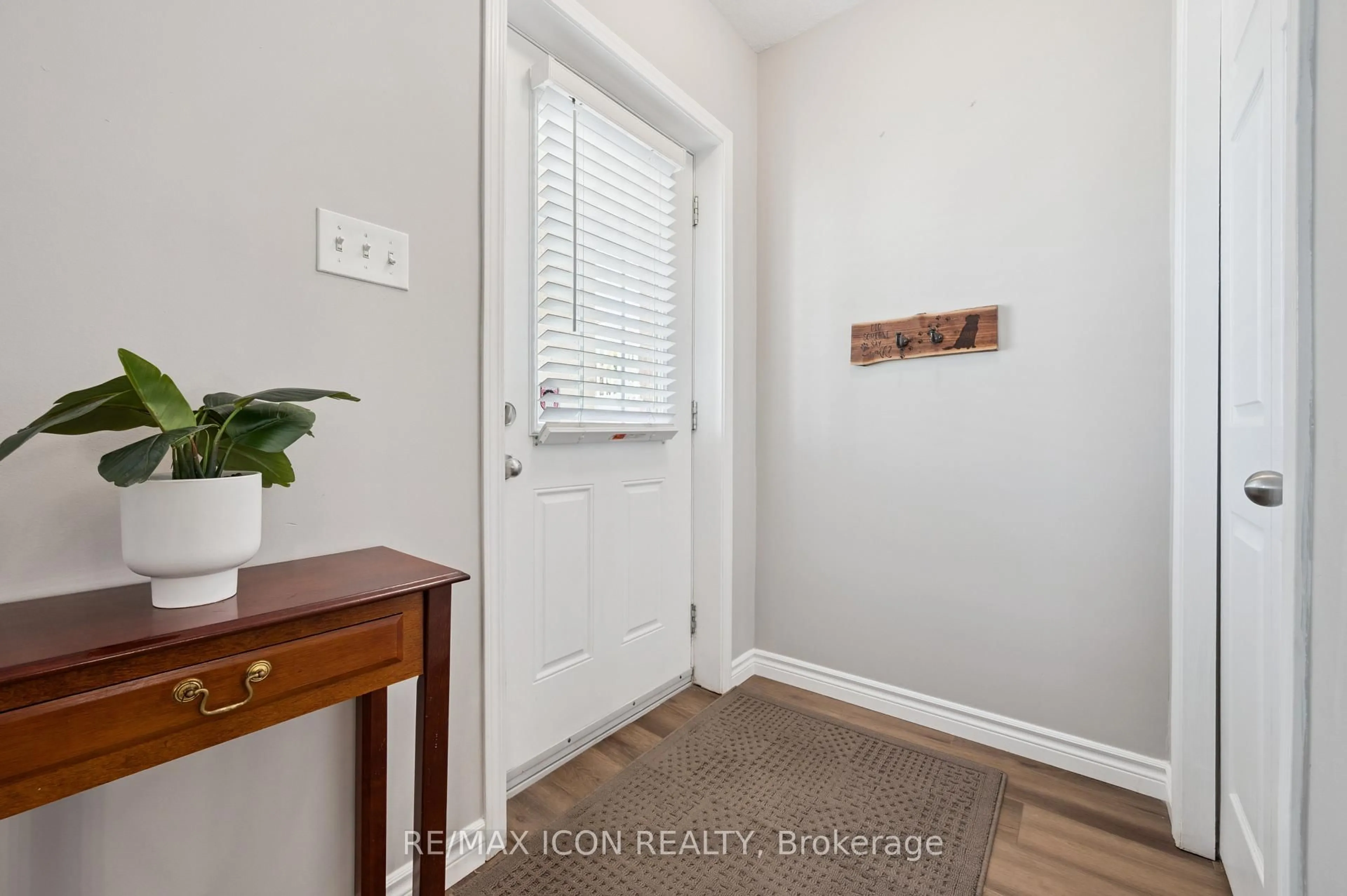 Indoor entryway for 50 Howe Dr #9D, Kitchener Ontario N2E 0A3