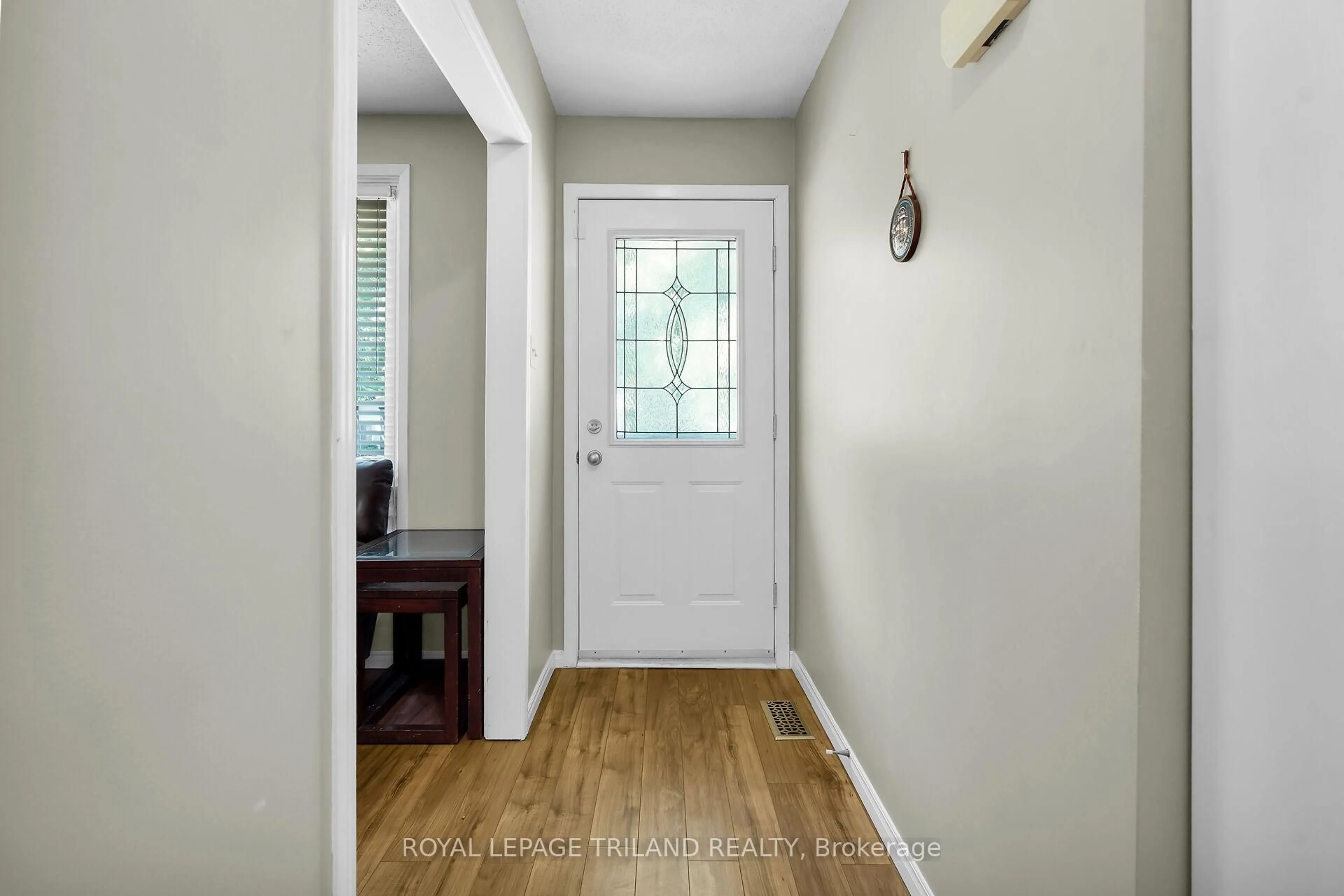 Indoor entryway for 132 Ardsley Cres, London North Ontario N6G 3W7