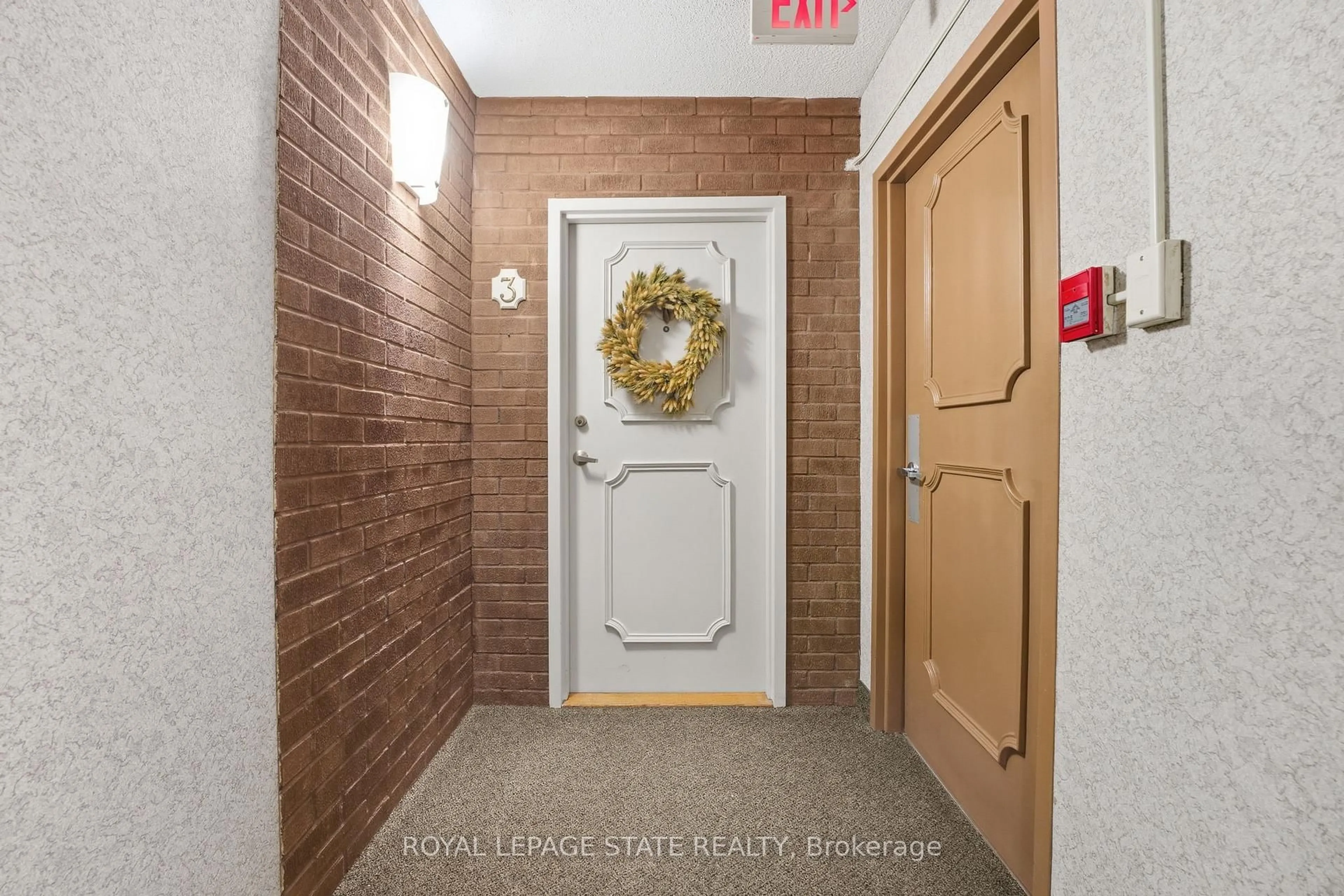 Indoor entryway for 1968 Main St #1103, Hamilton Ontario L8S 1J7