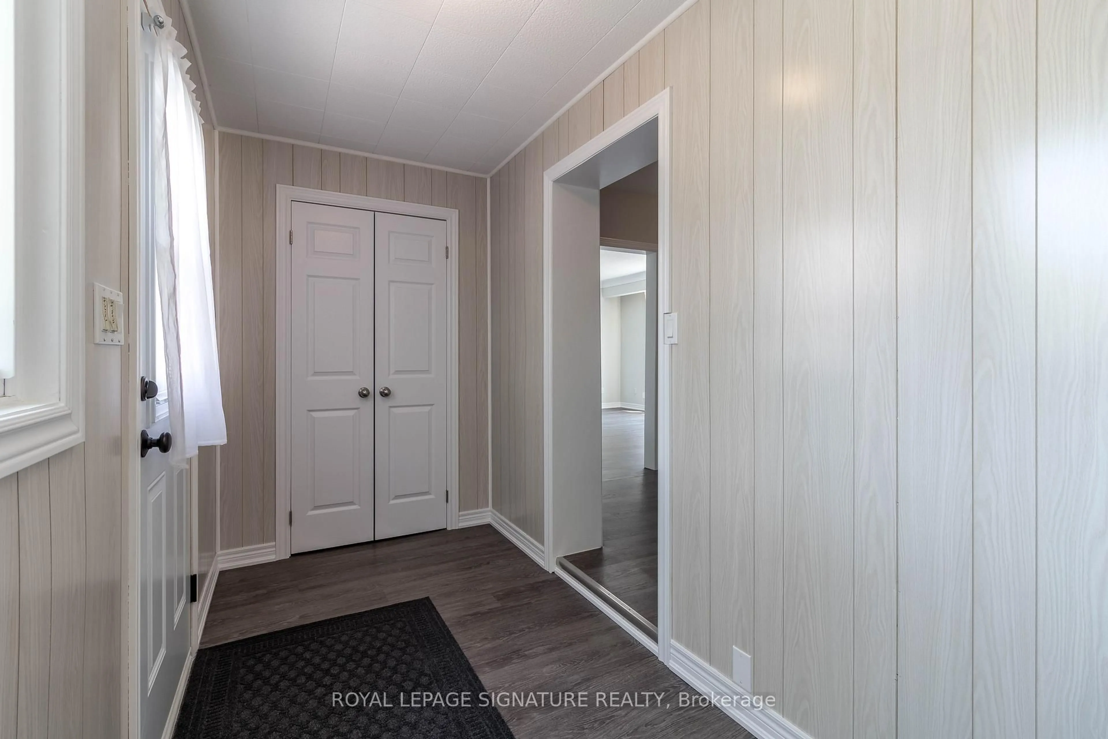 Indoor entryway for 23 Sullivan Ave, Thorold Ontario L2V 2Y3