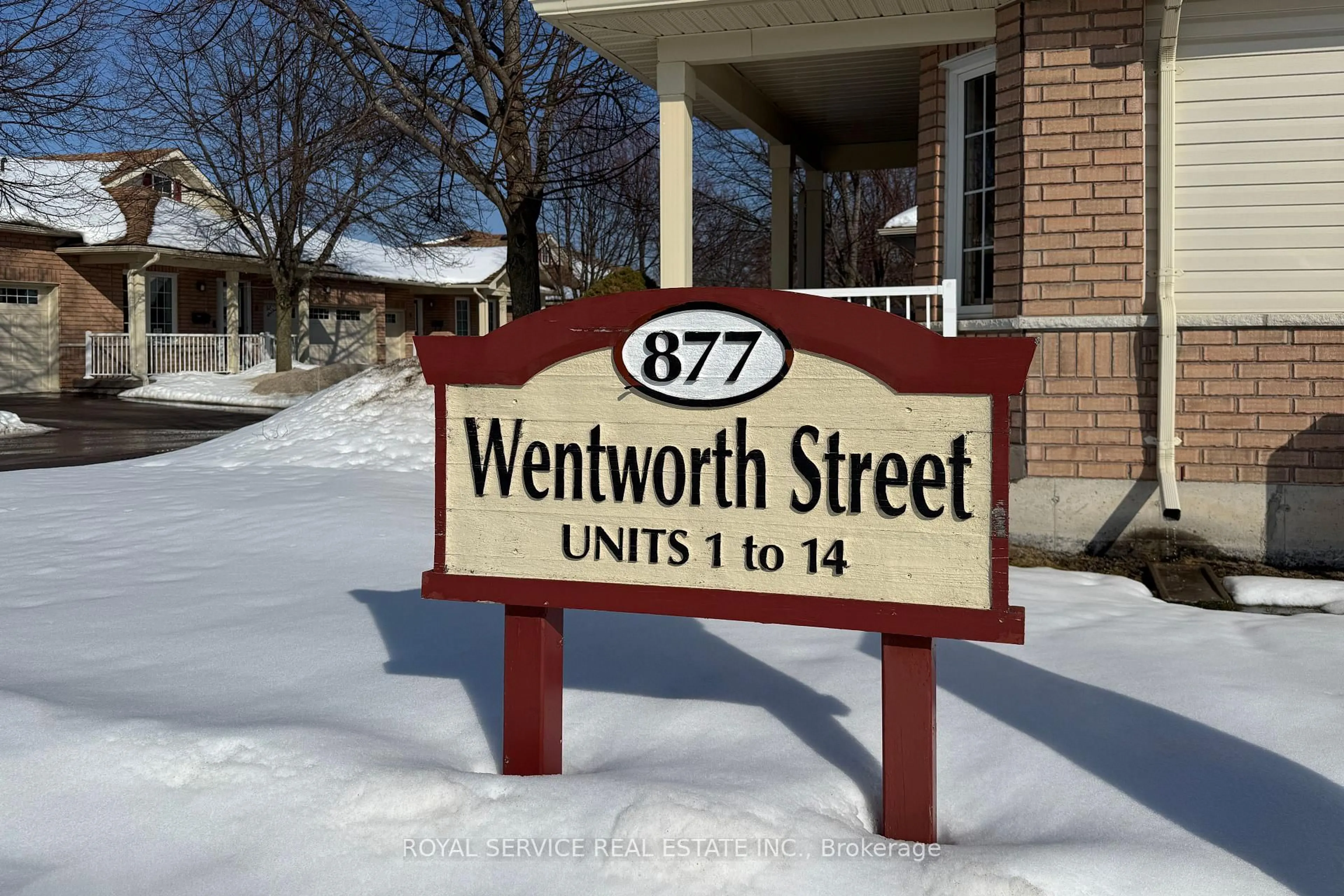 Indoor entryway for 877 Wentworth St #6, Peterborough Ontario K9J 8R7