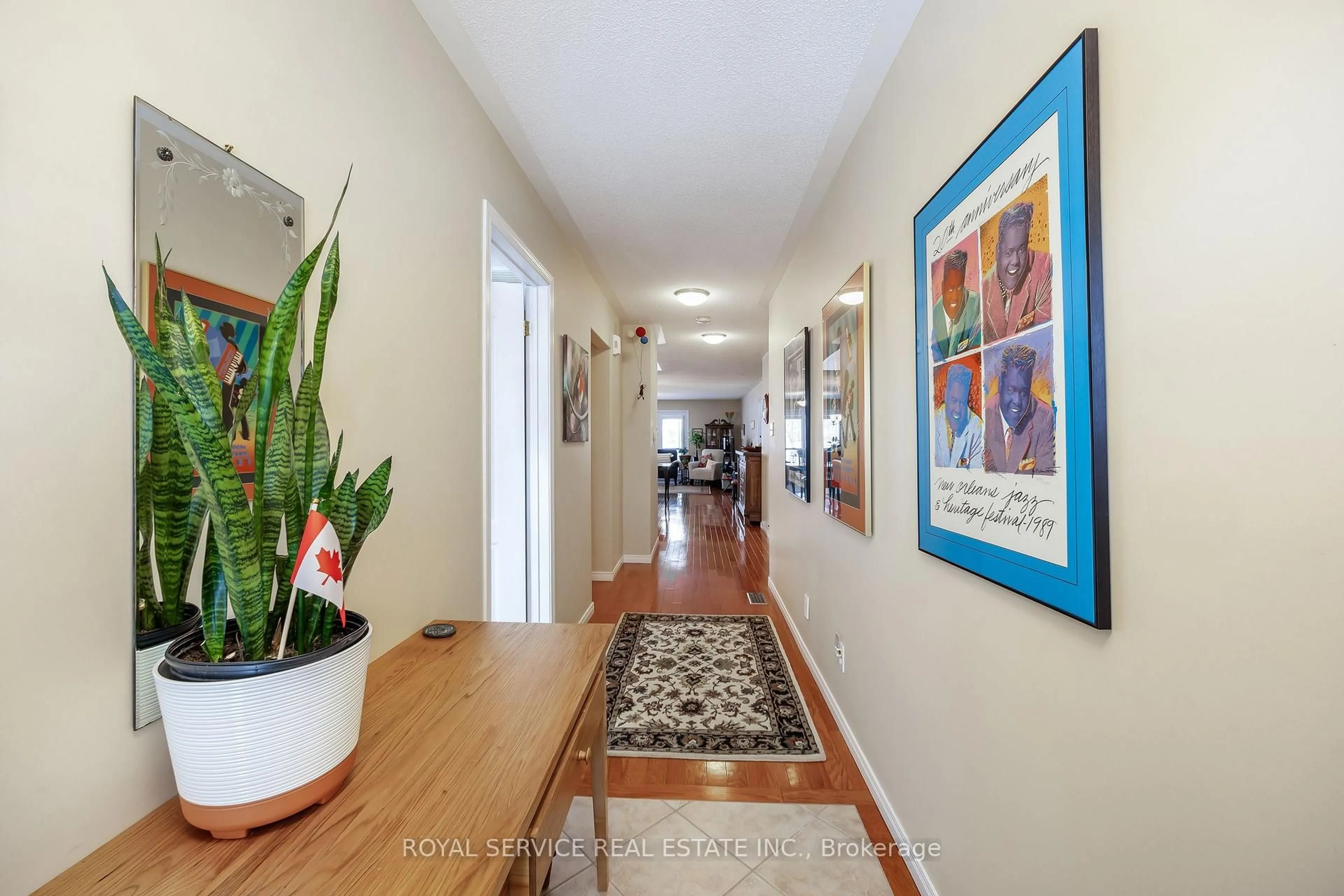 Indoor entryway for 877 Wentworth St #6, Peterborough Ontario K9J 8R7