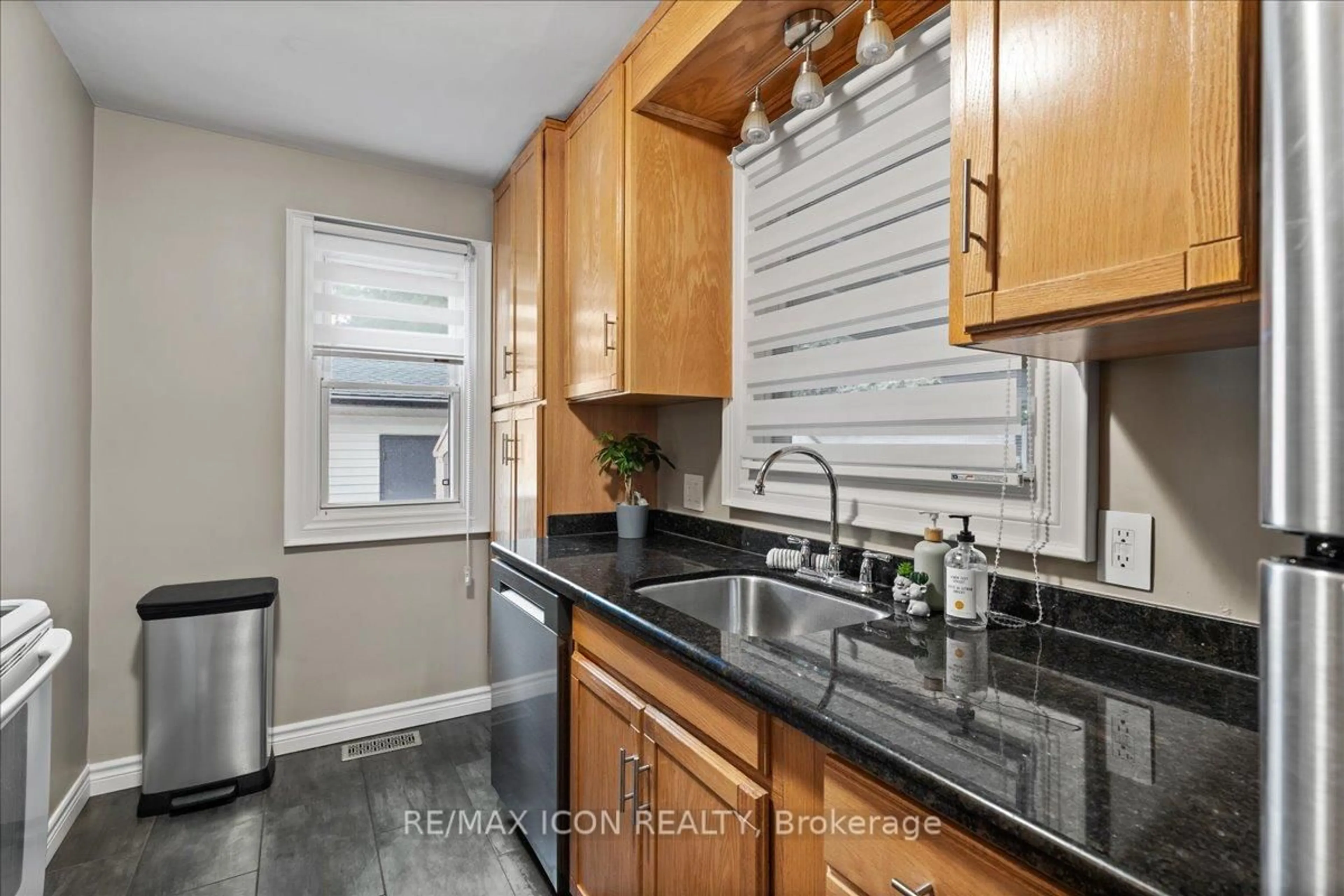 Unknown for 50 Grove Cres, Brantford Ontario N3R 4Y6