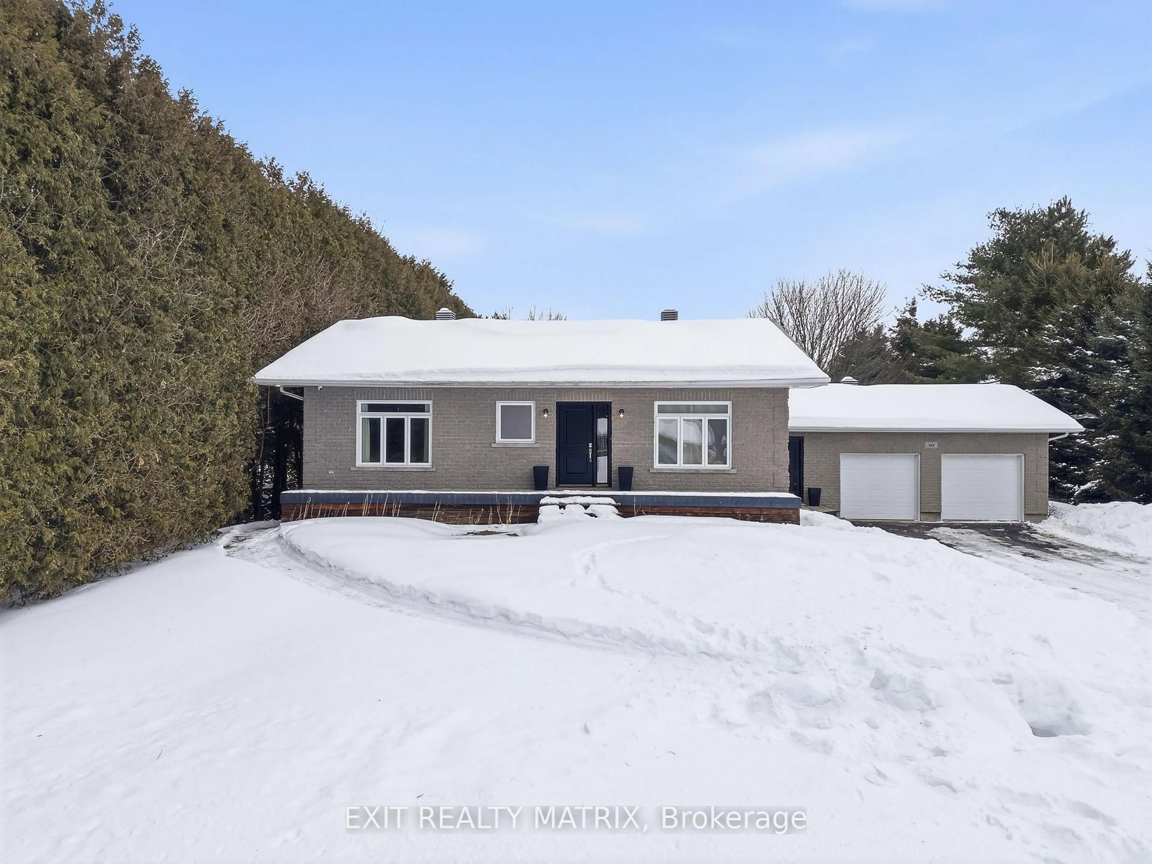A pic from outside/outdoor area/front of a property/back of a property/a pic from drone, street for 685 Station Rd Rd, Alfred and Plantagenet Ontario K0B 1A0