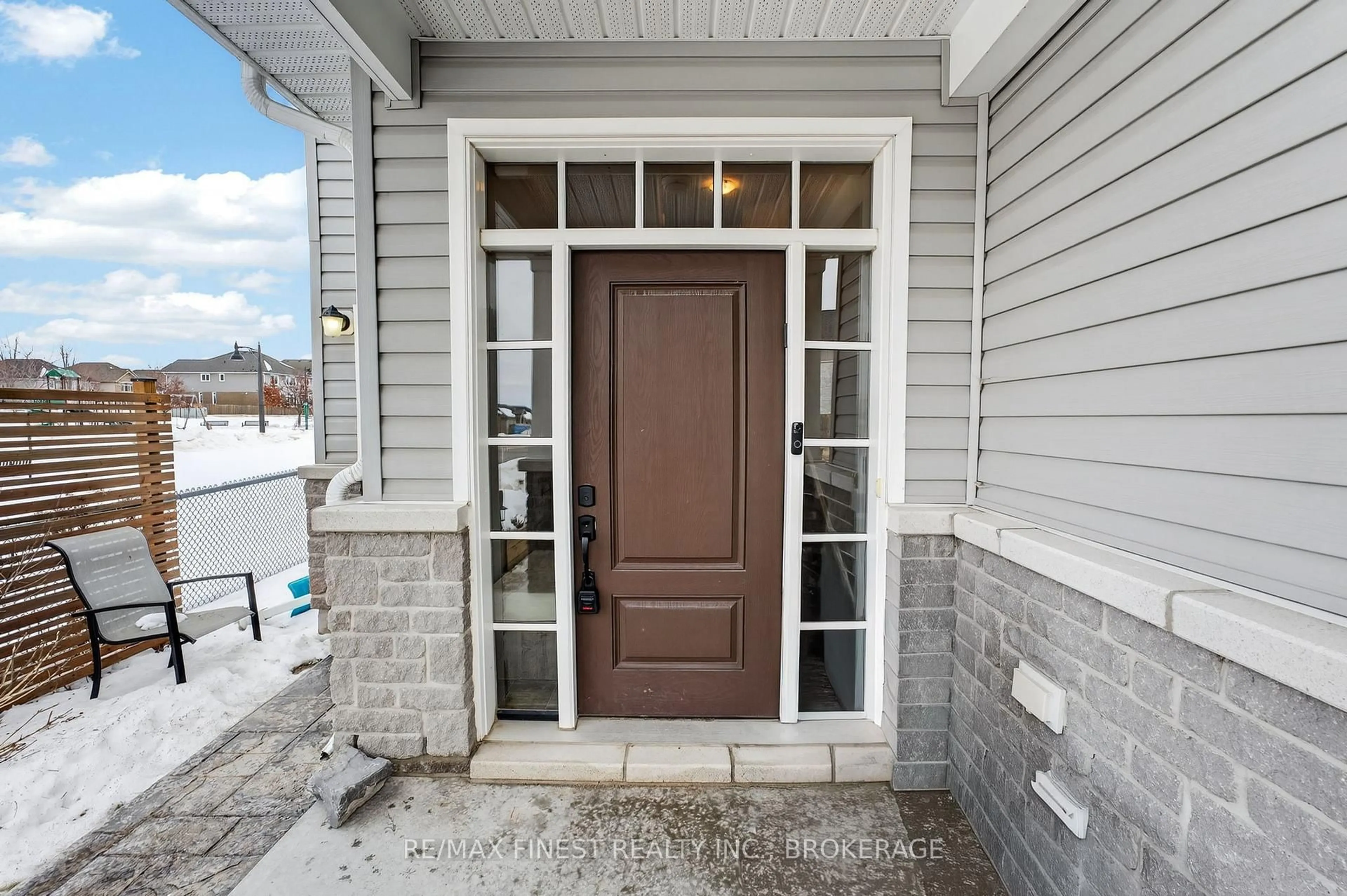 Indoor entryway for 1060 Rosanna Ave, Kingston Ontario K7P 0N1