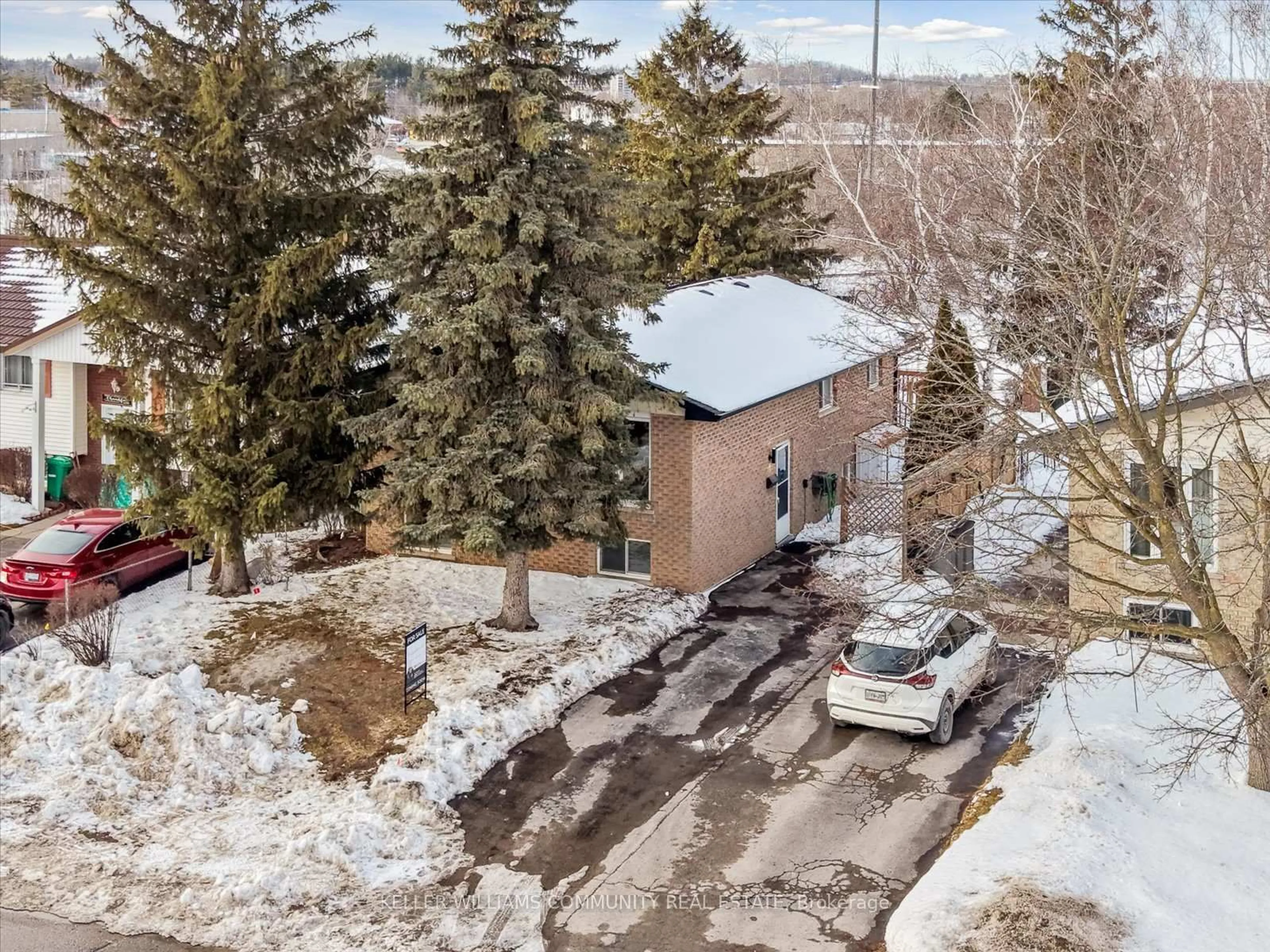 A pic from outside/outdoor area/front of a property/back of a property/a pic from drone, street for 830 Orpington Rd, Peterborough Ontario K9J 7X5