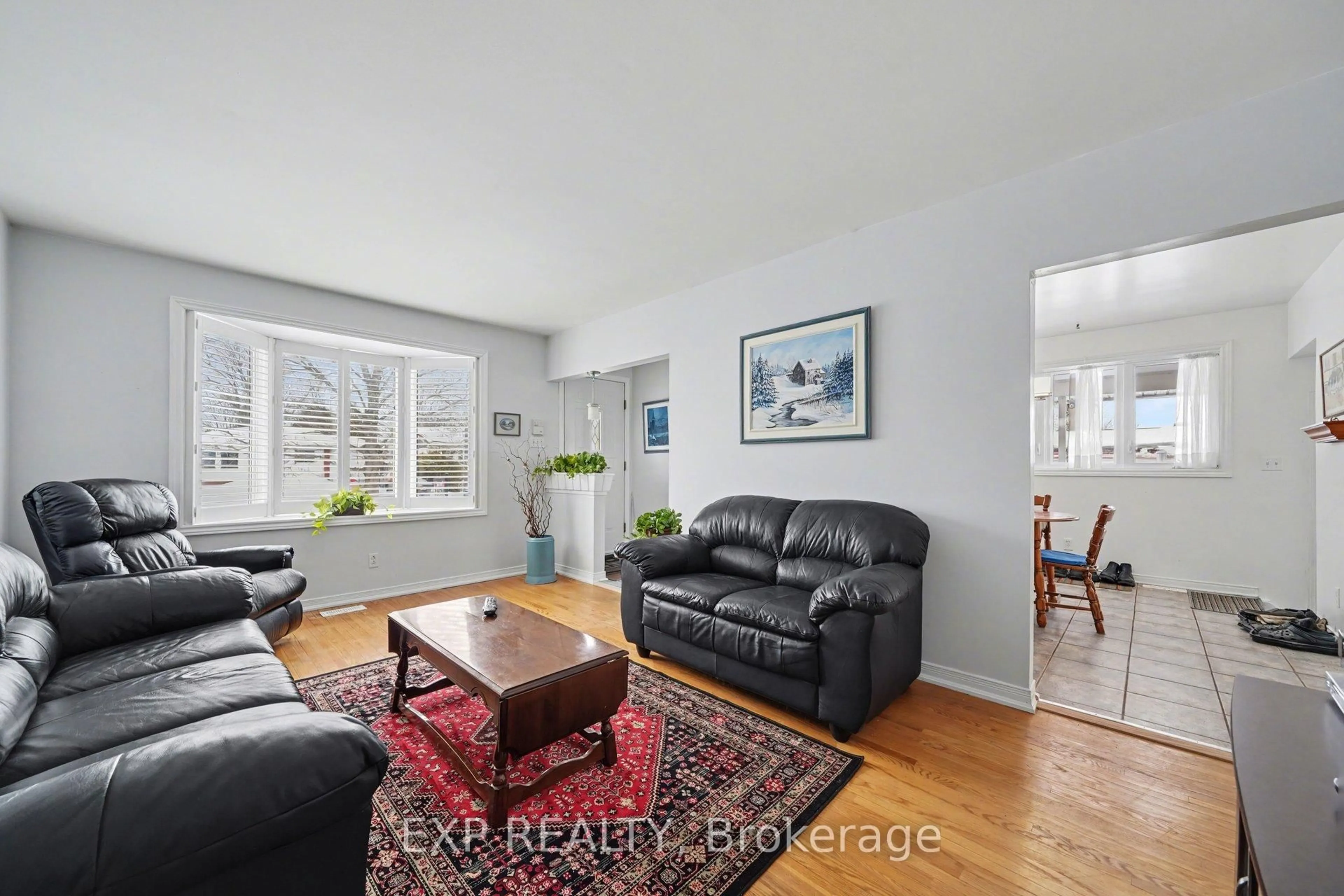 Living room with furniture, unknown for 1291 Morrison Dr, Ottawa Ontario K2H 7L8