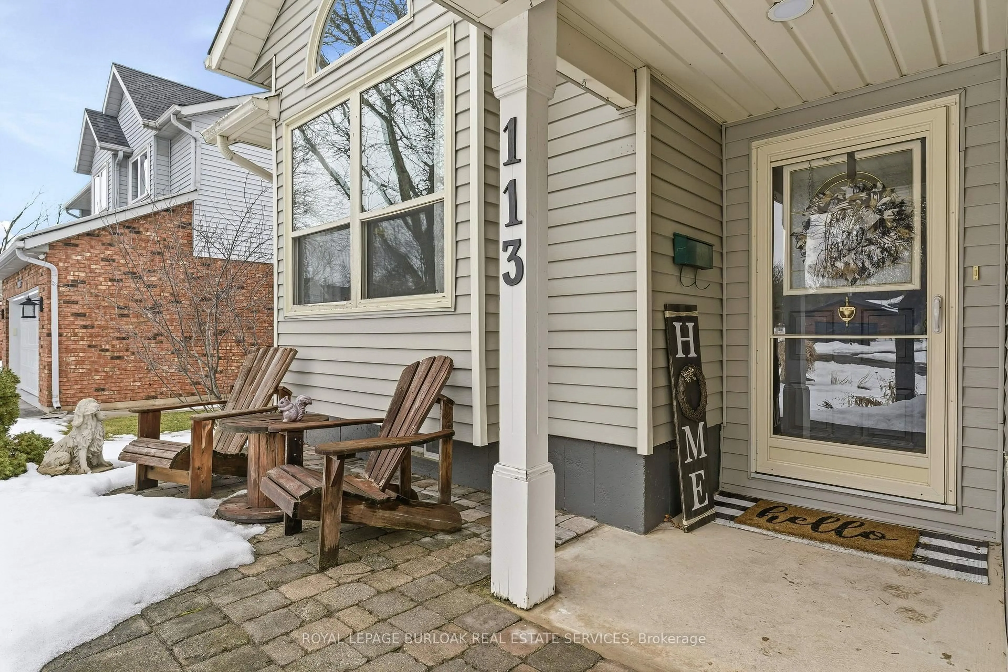 Patio, street for 113 Edward Crt, West Lincoln Ontario L0R 2A0