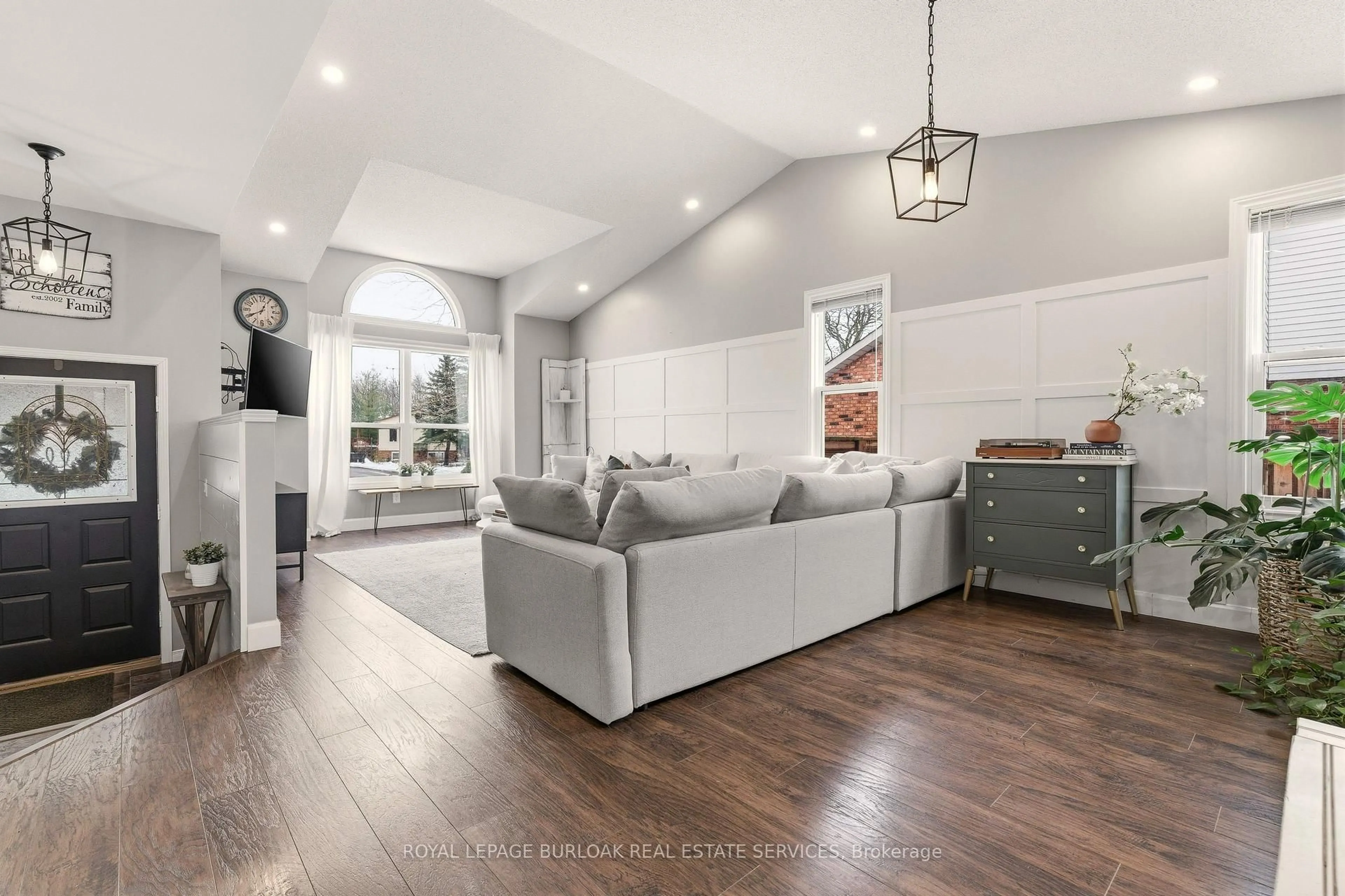 Open concept kitchen, unknown for 113 Edward Crt, West Lincoln Ontario L0R 2A0