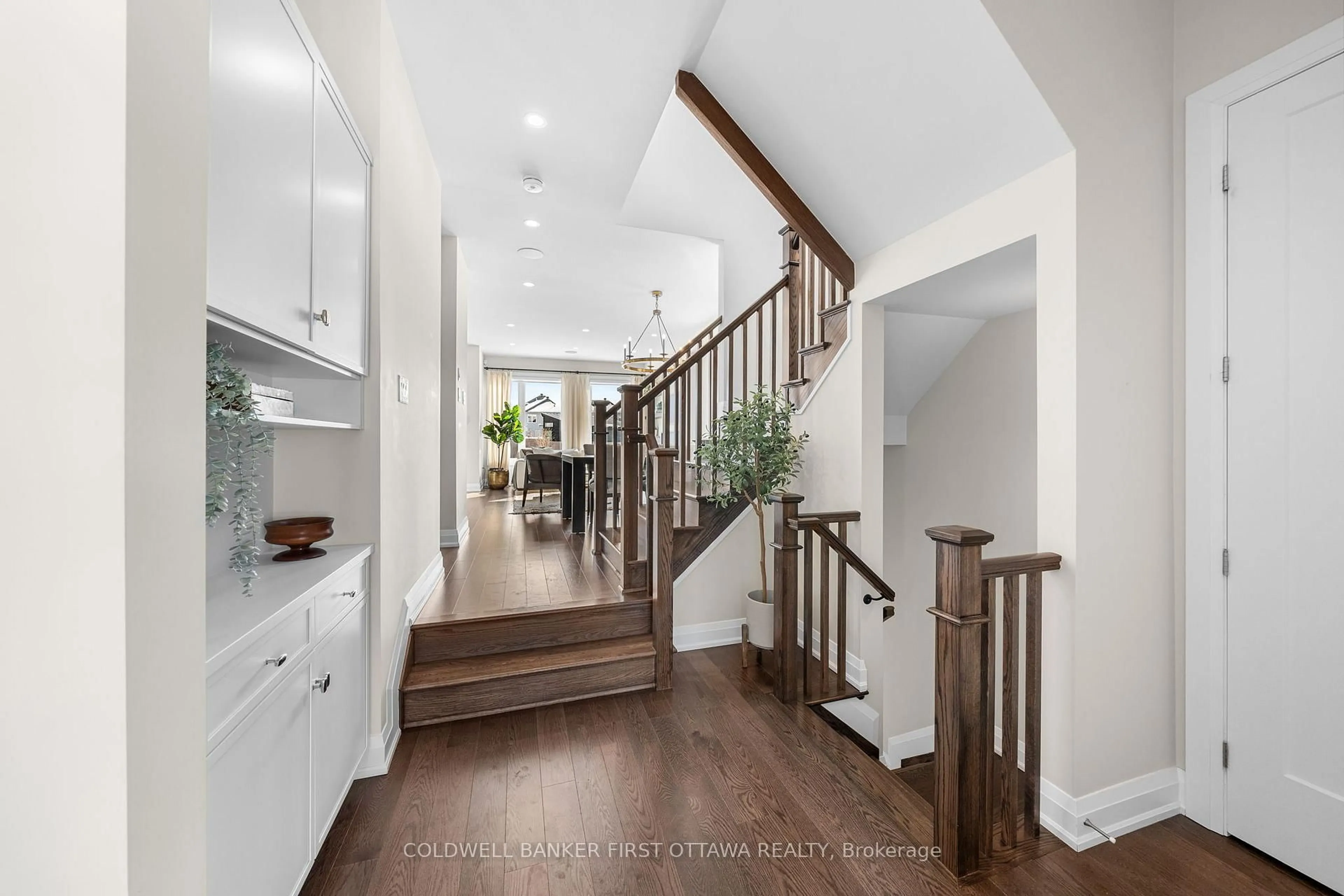 Indoor entryway for 43 Deerfox Dr, Ottawa Ontario K2J 4V1