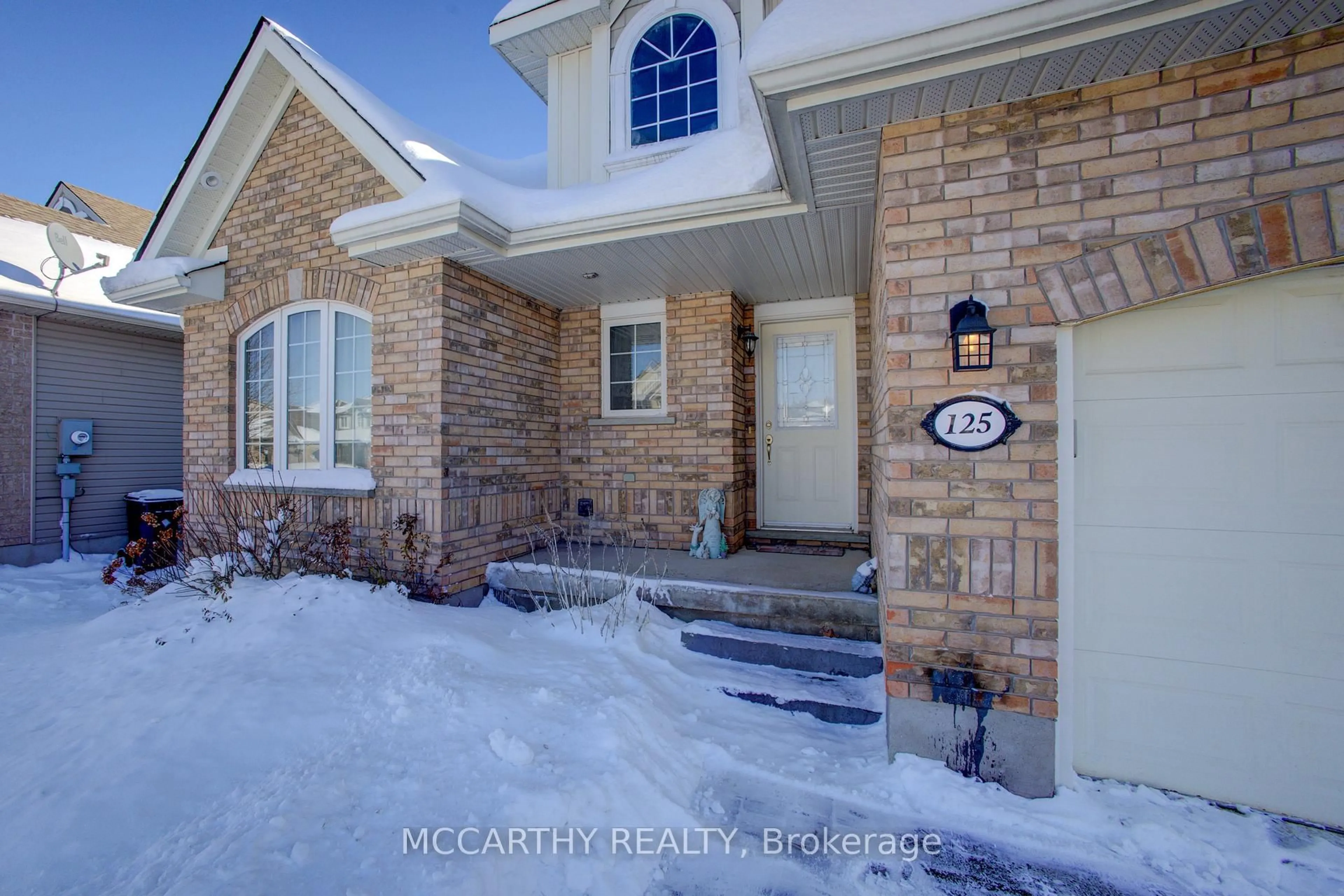 Indoor entryway for 125 Sheffield St, Southgate Ontario N0C 1B0