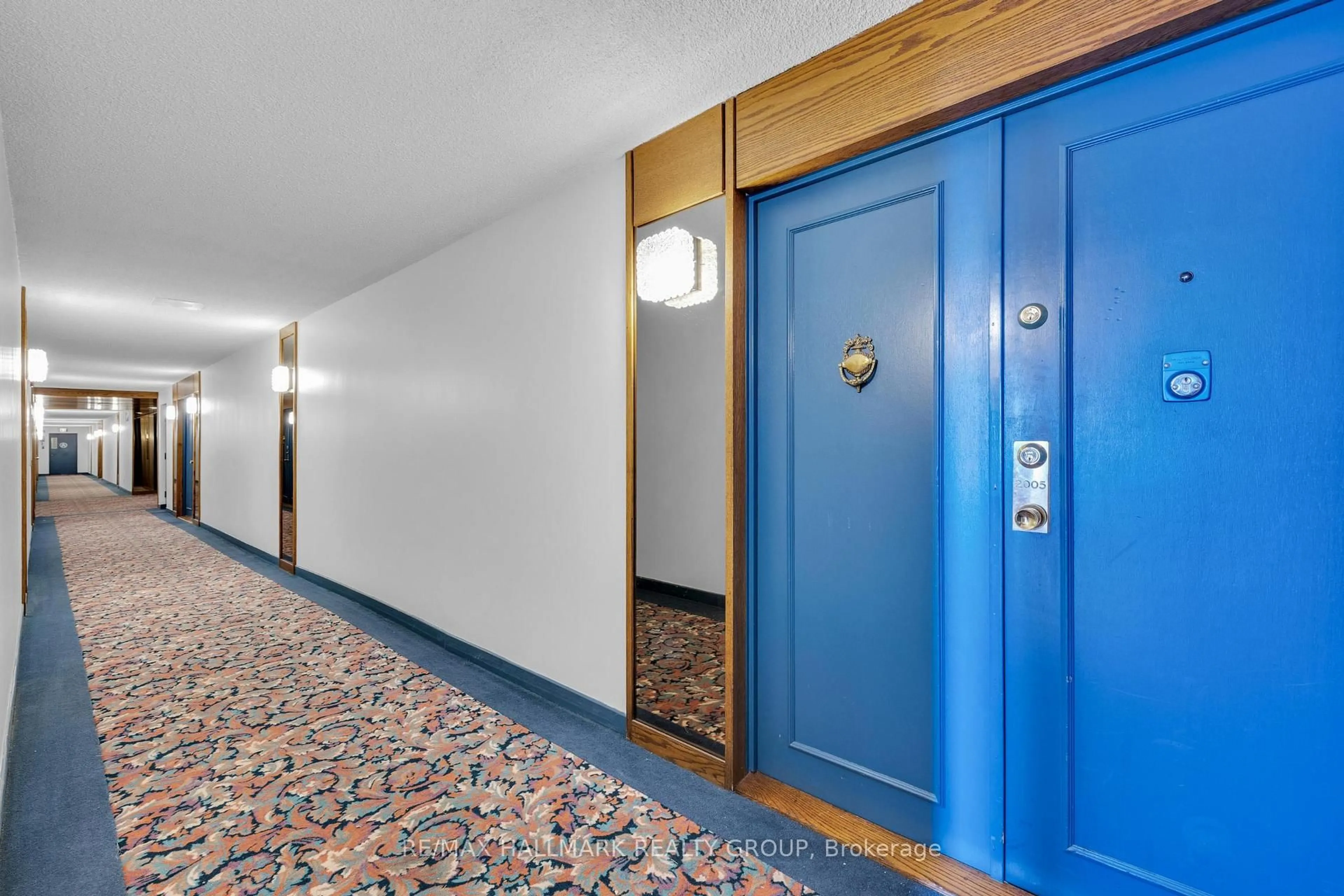 Indoor foyer for 1285 Cahill Dr #2005, Ottawa Ontario K1V 9A7