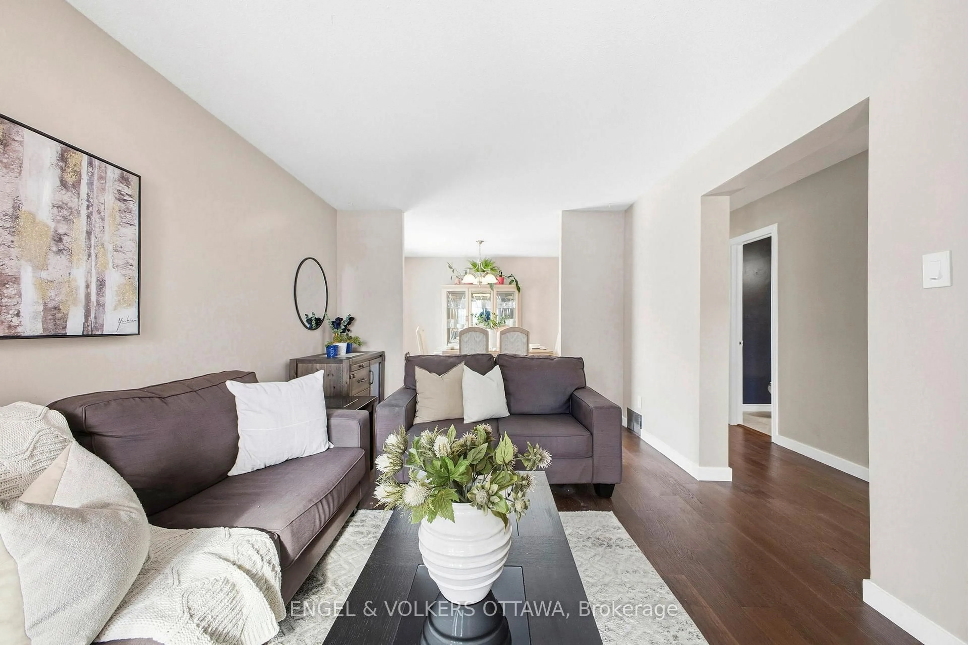 Living room with furniture, unknown for 14 Gamma Crt, Barrhaven Ontario K2J 3W8