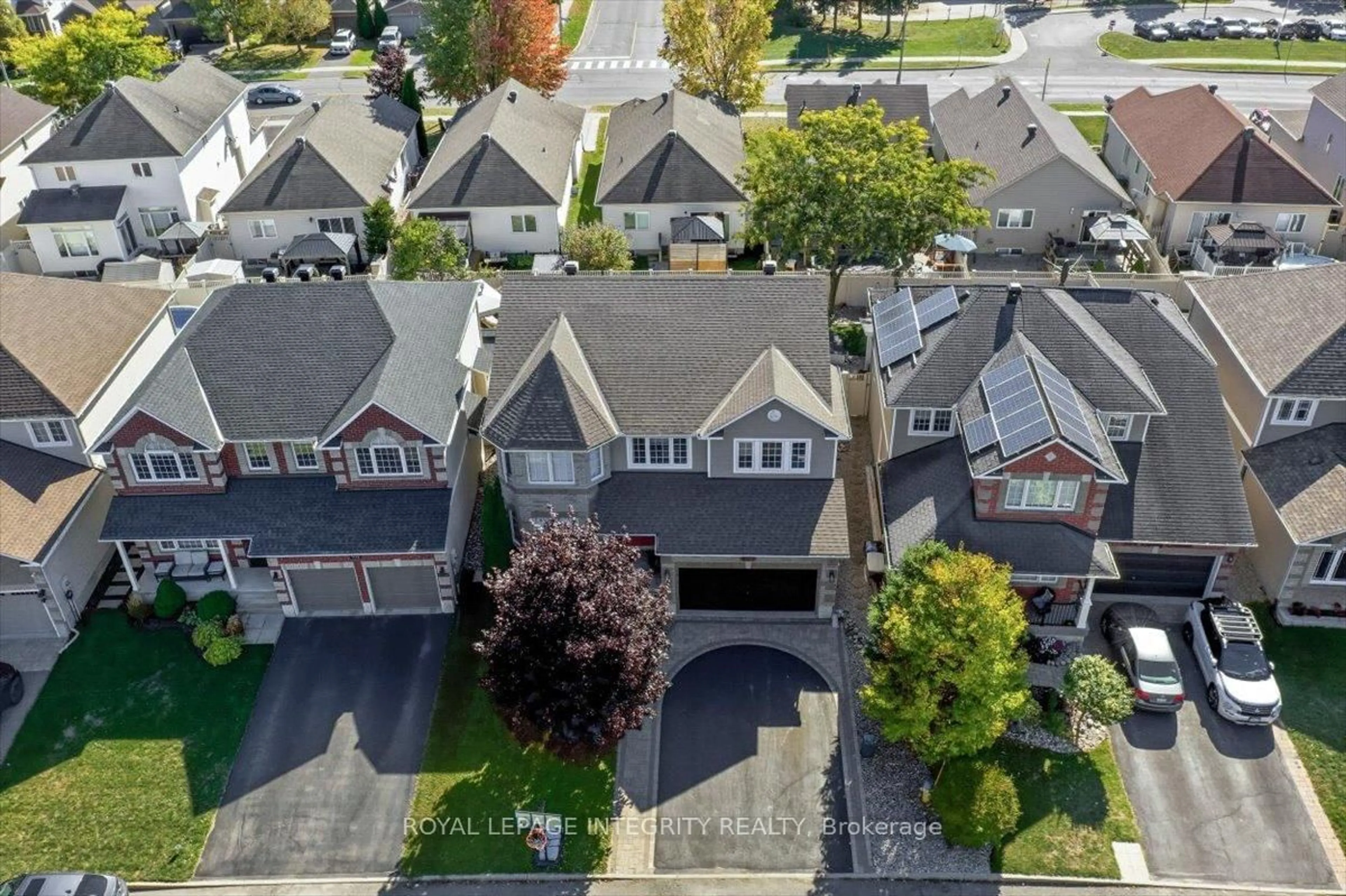 A pic from outside/outdoor area/front of a property/back of a property/a pic from drone, street for 1110 Luesby Cres, Ottawa Ontario K4A 4X7