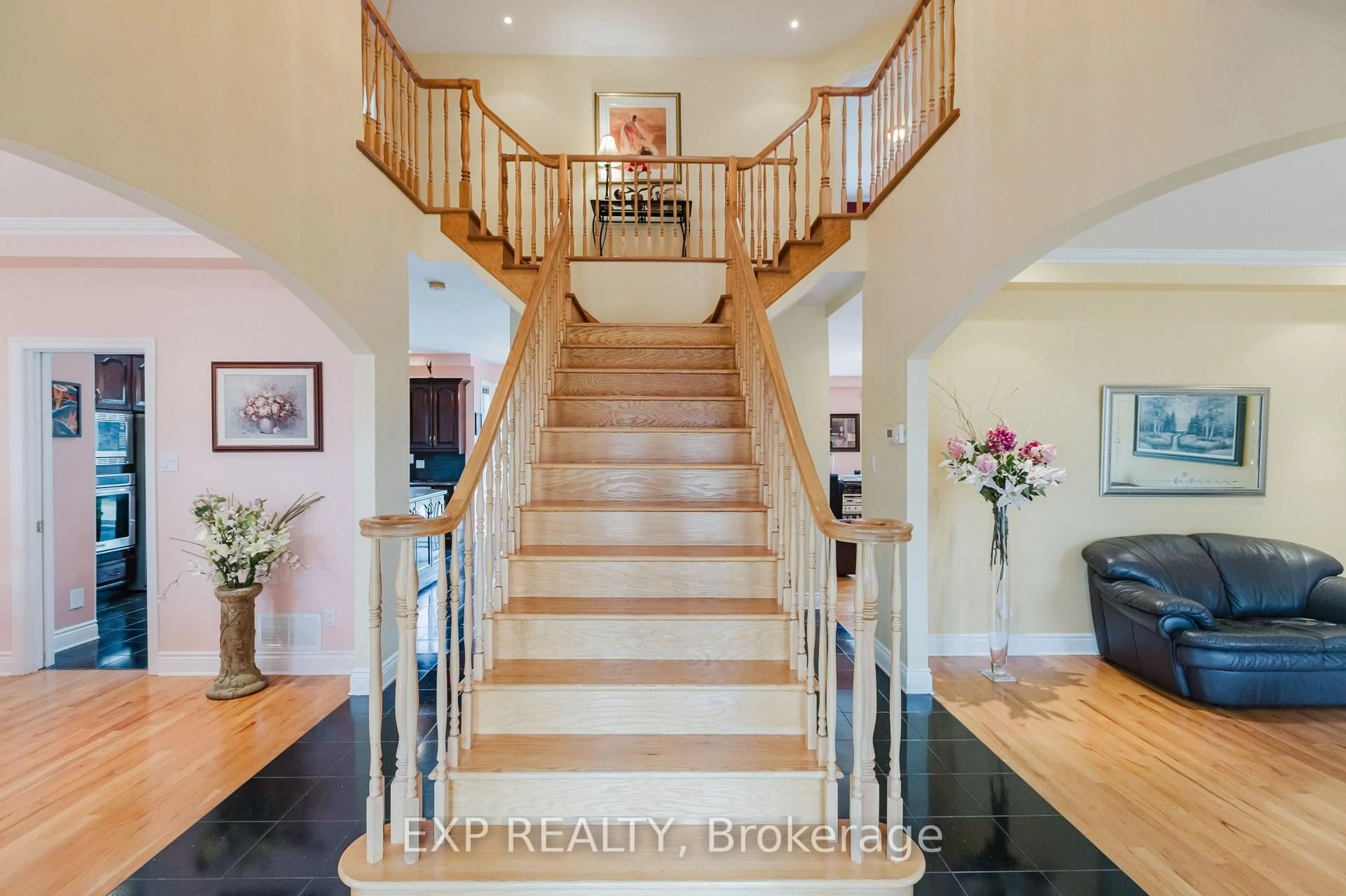 Indoor entryway for 5472 Wicklow Dr, Ottawa Ontario K4M 1C4