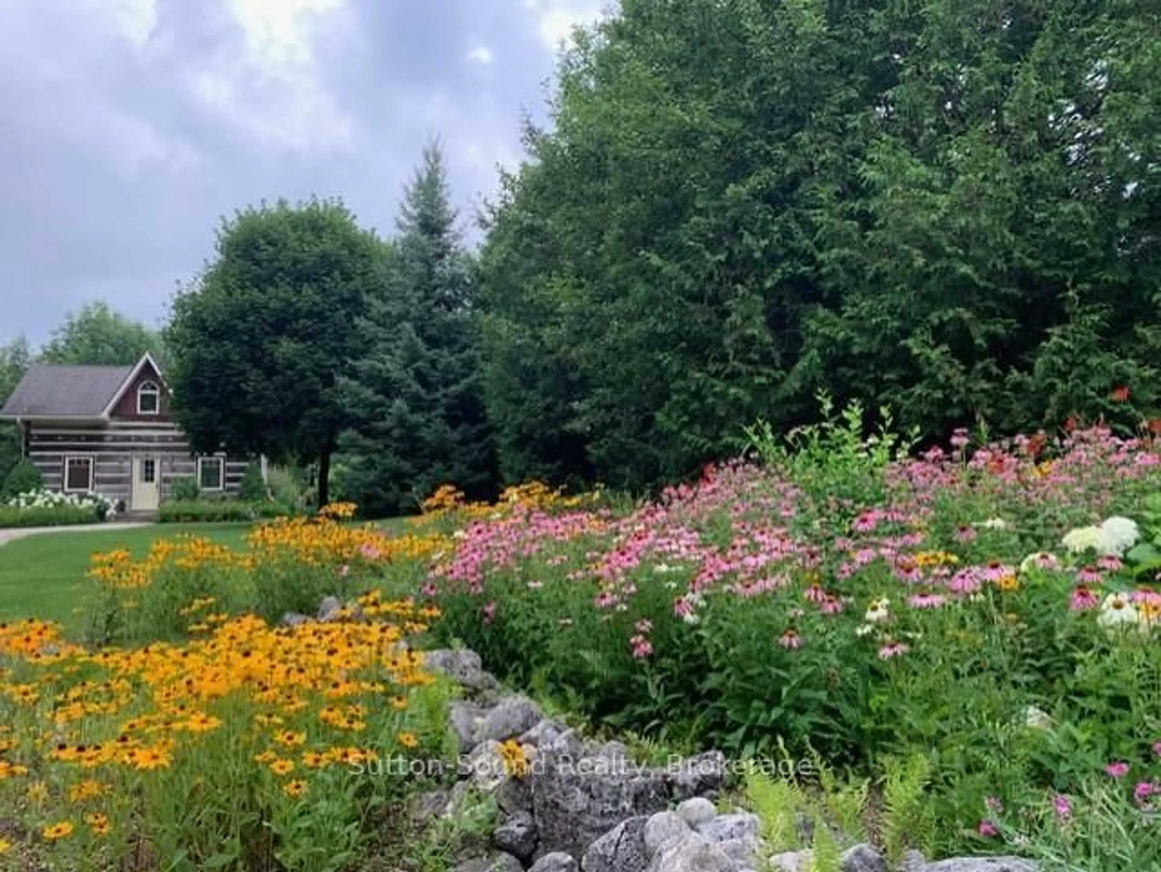 Patio, mountain view for 236214 2B Concession, Chatsworth Ontario N0H 1G0