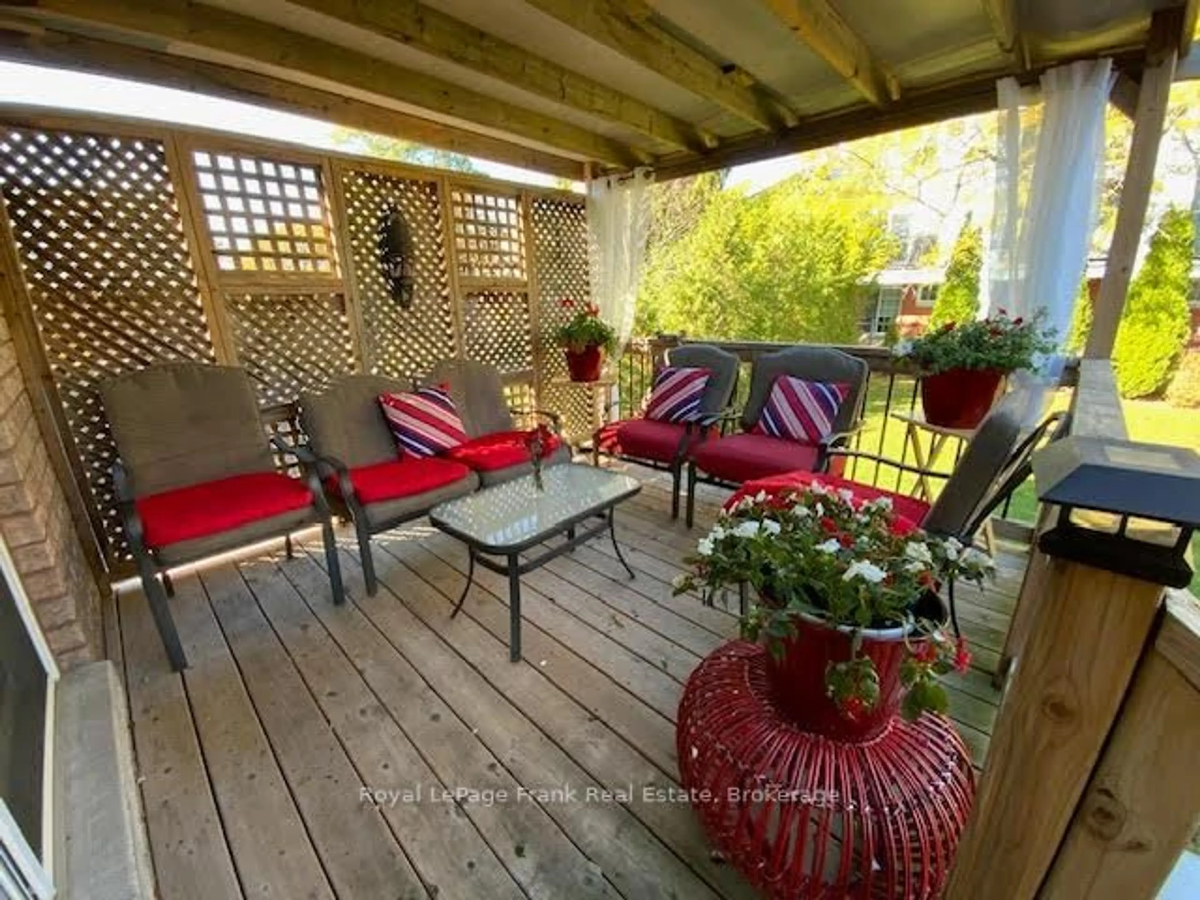 Patio, street for 284 Rockingham Crt, Cobourg Ontario K9A 5W3
