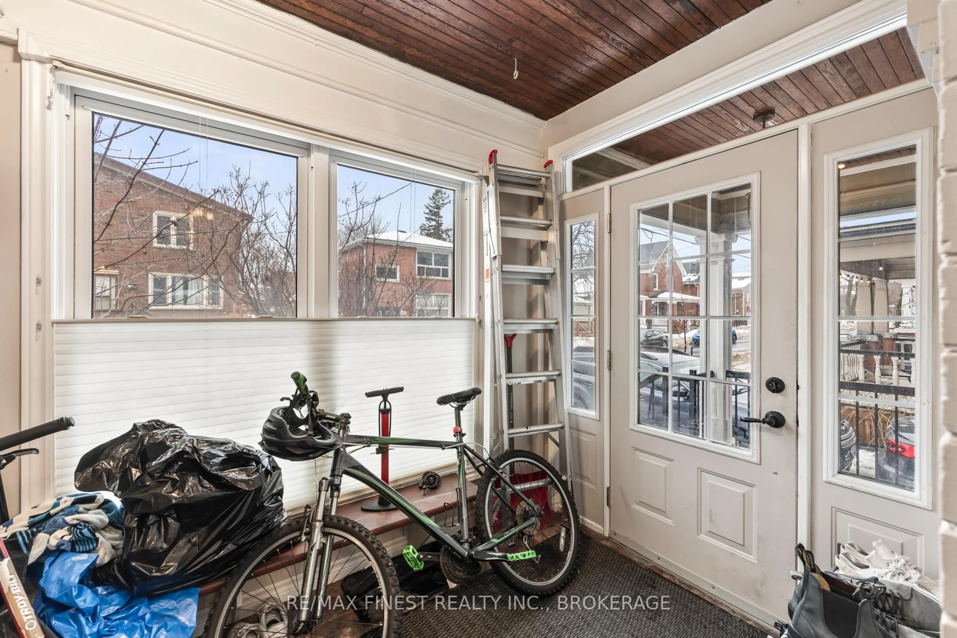 Indoor entryway for 463 Victoria St, Kingston Ontario K7L 3Z8