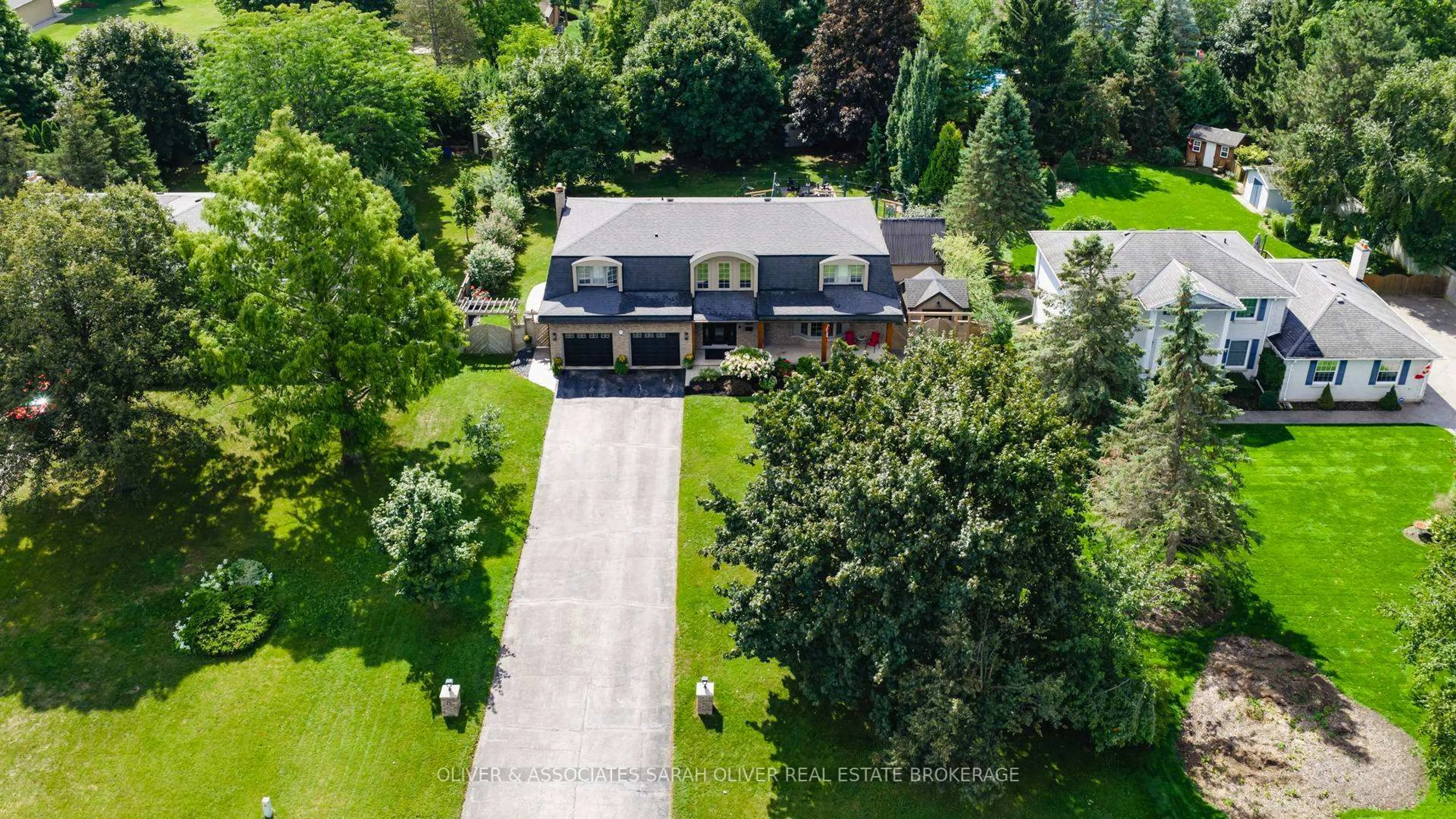 A pic from outside/outdoor area/front of a property/back of a property/a pic from drone, street for 27 Scottsdale St, London South Ontario N6P 1E5