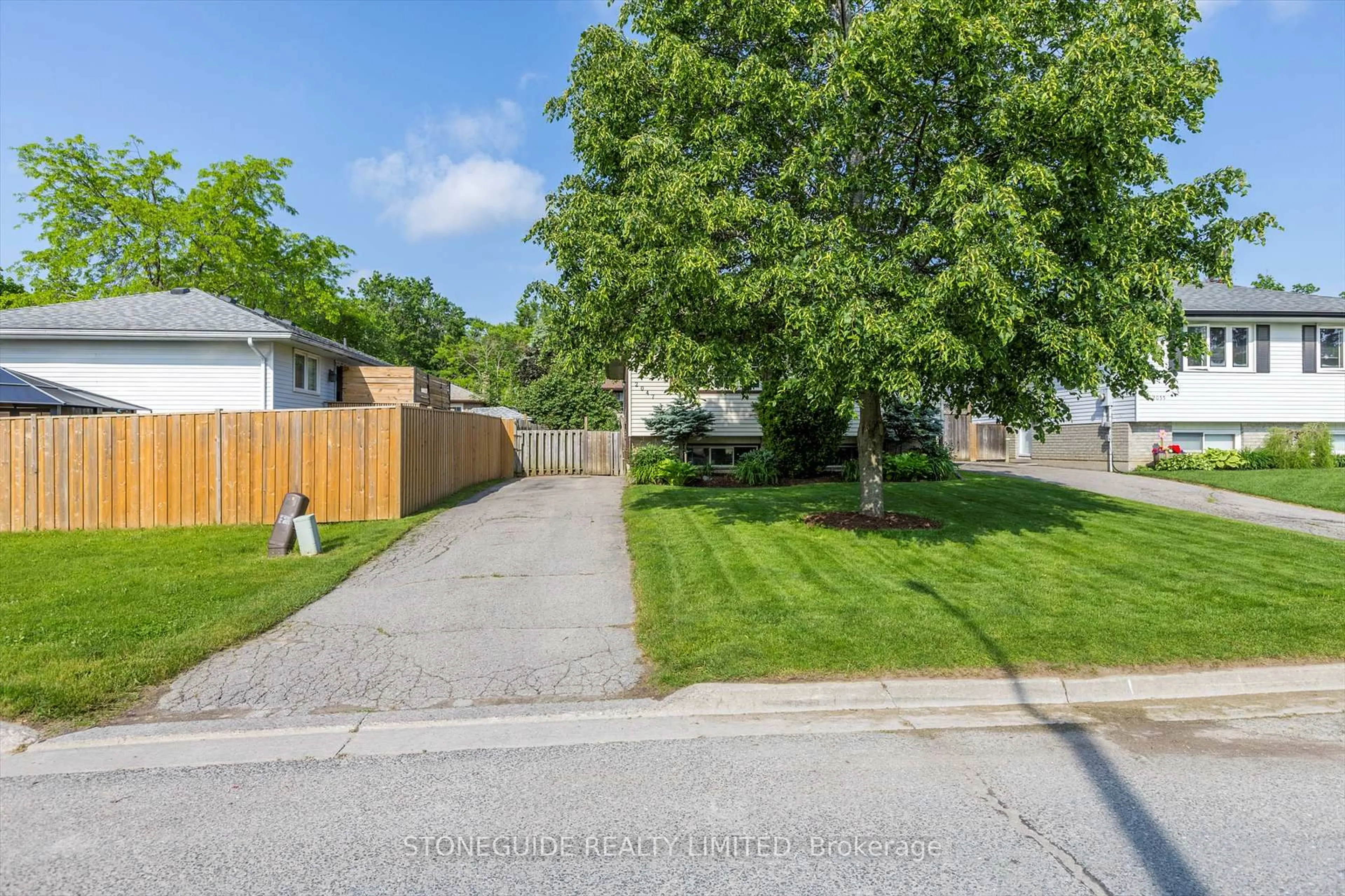 A pic from outside/outdoor area/front of a property/back of a property/a pic from drone, street for 2047 Foxfarm Rd, Peterborough Ontario K9K 1P8