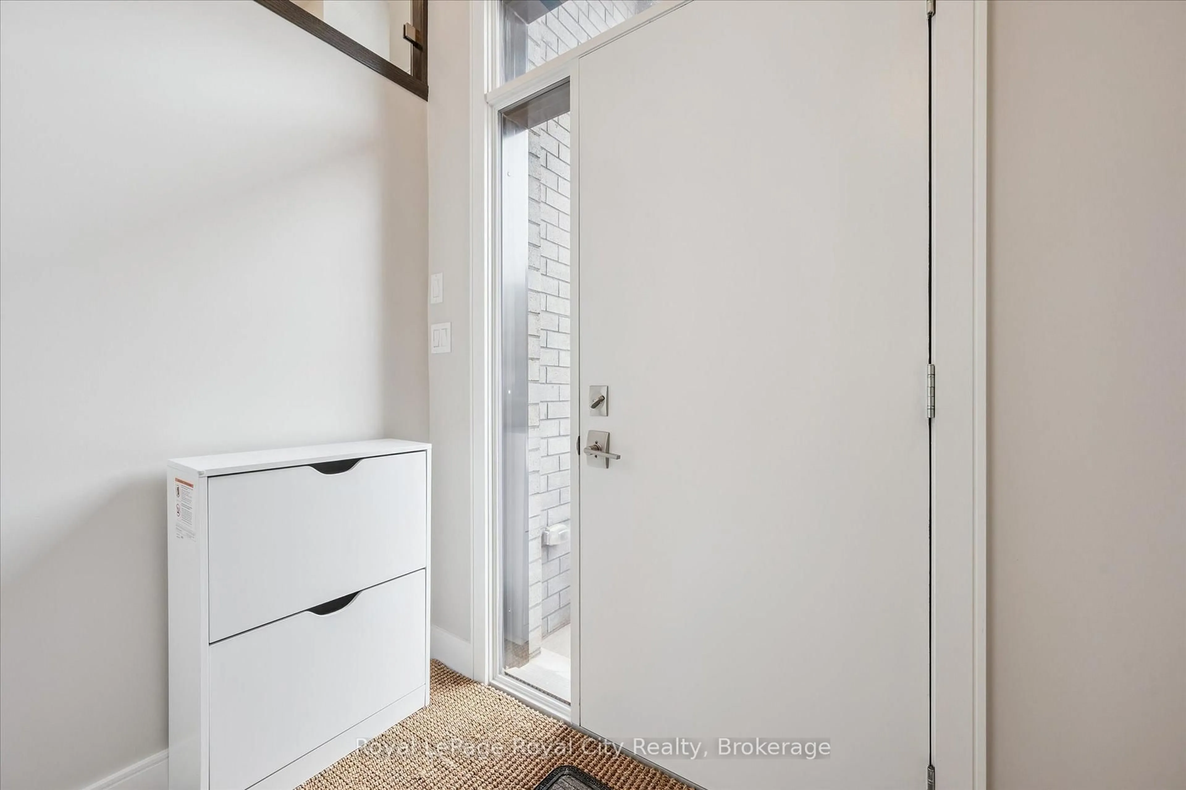 Indoor entryway for 60 Arkell Rd #25, Guelph Ontario N1L 0N7