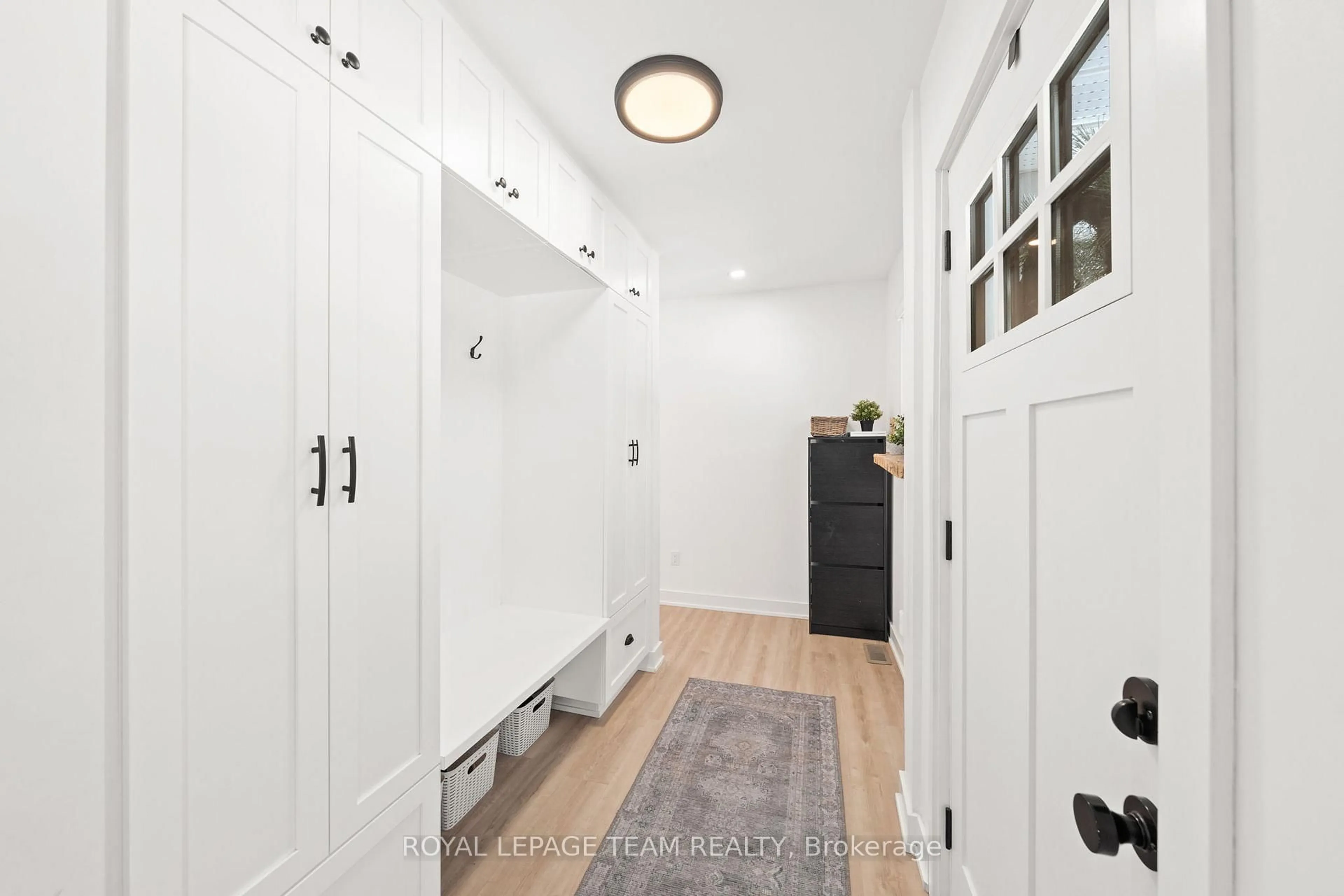 Indoor entryway for 5286 Hillcrest Dr, Ottawa Ontario K4M 1E9