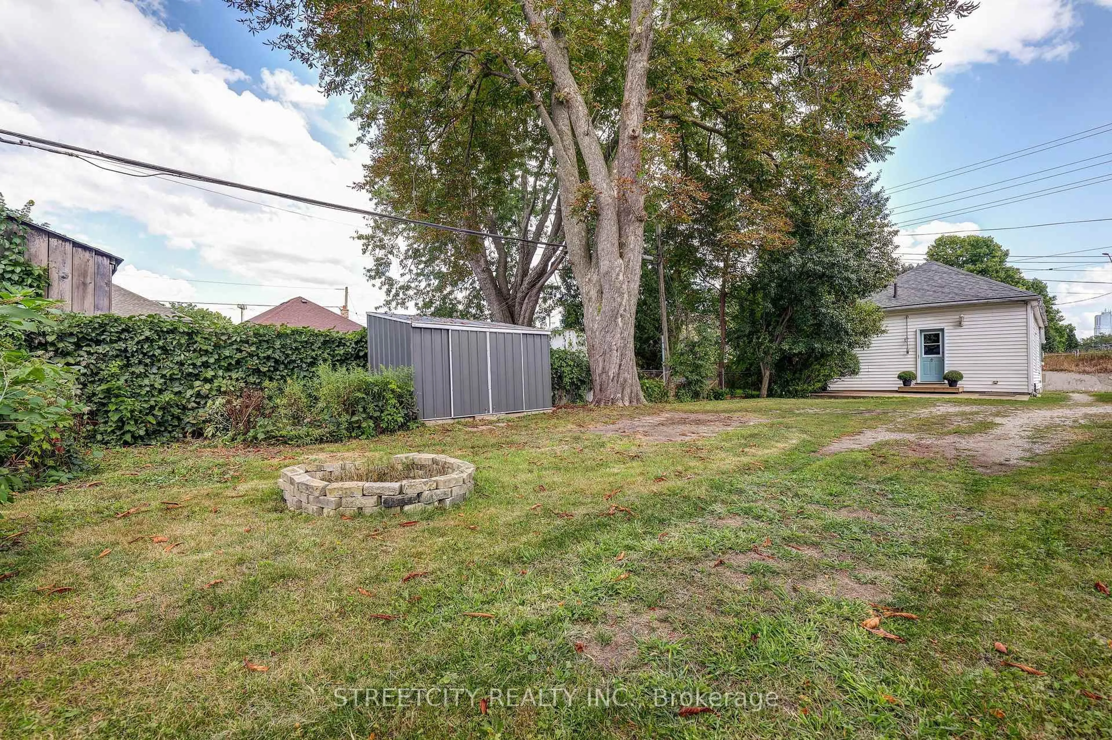 A pic from outside/outdoor area/front of a property/back of a property/a pic from drone, street for 12 Cavendish Cres, London North Ontario N6H 1A2