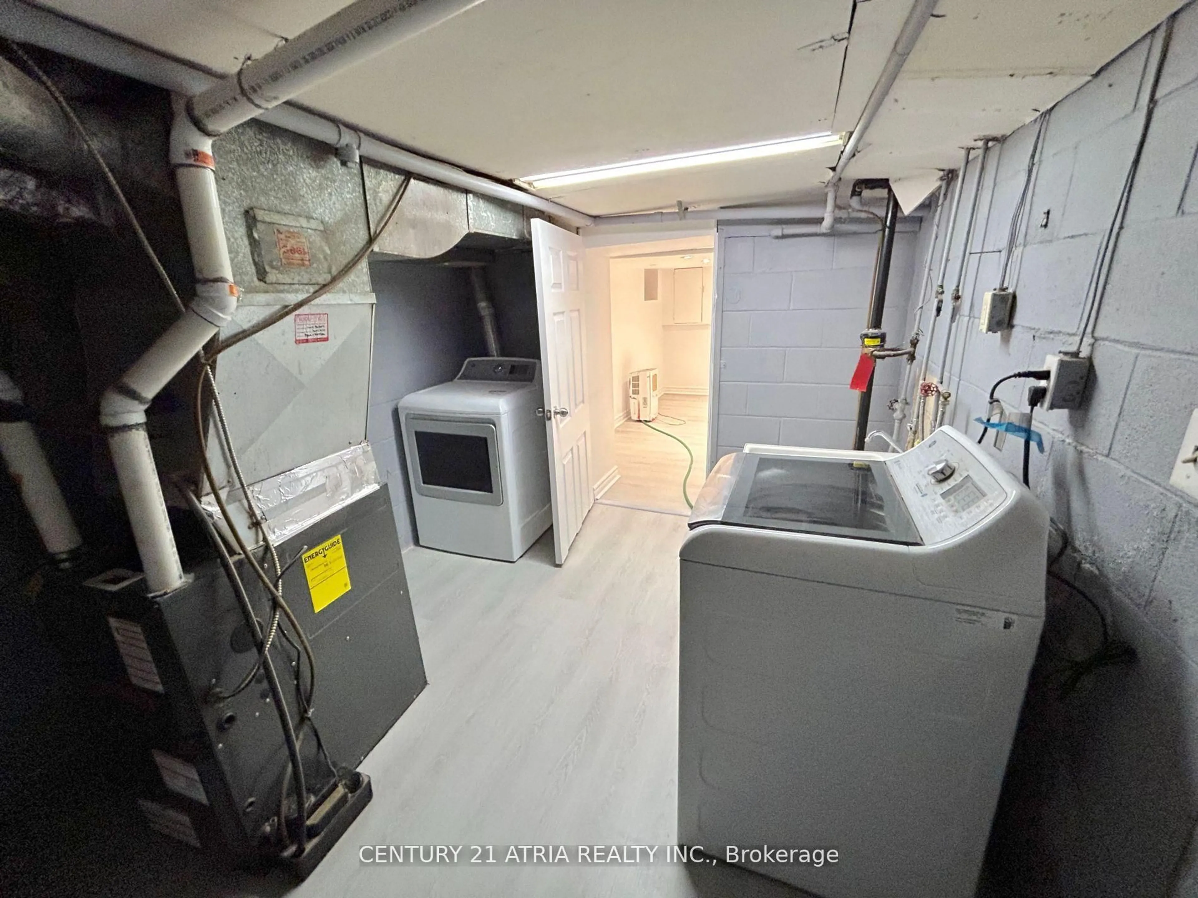 Laundry room for 182 John St, Hamilton Ontario L8L 4P2