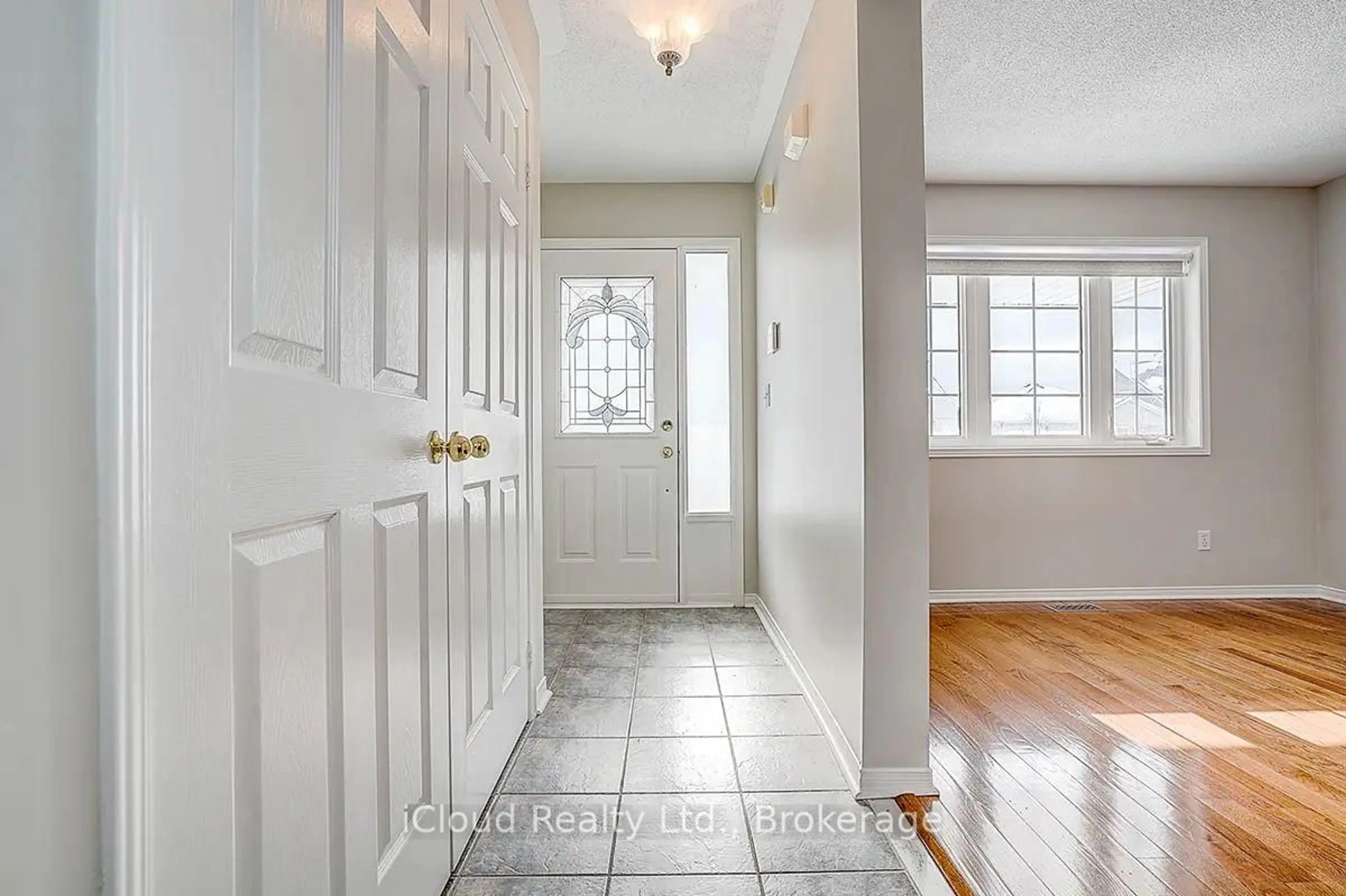 Indoor entryway for 77 Jarvis Dr, Port Hope Ontario L1A 4K5