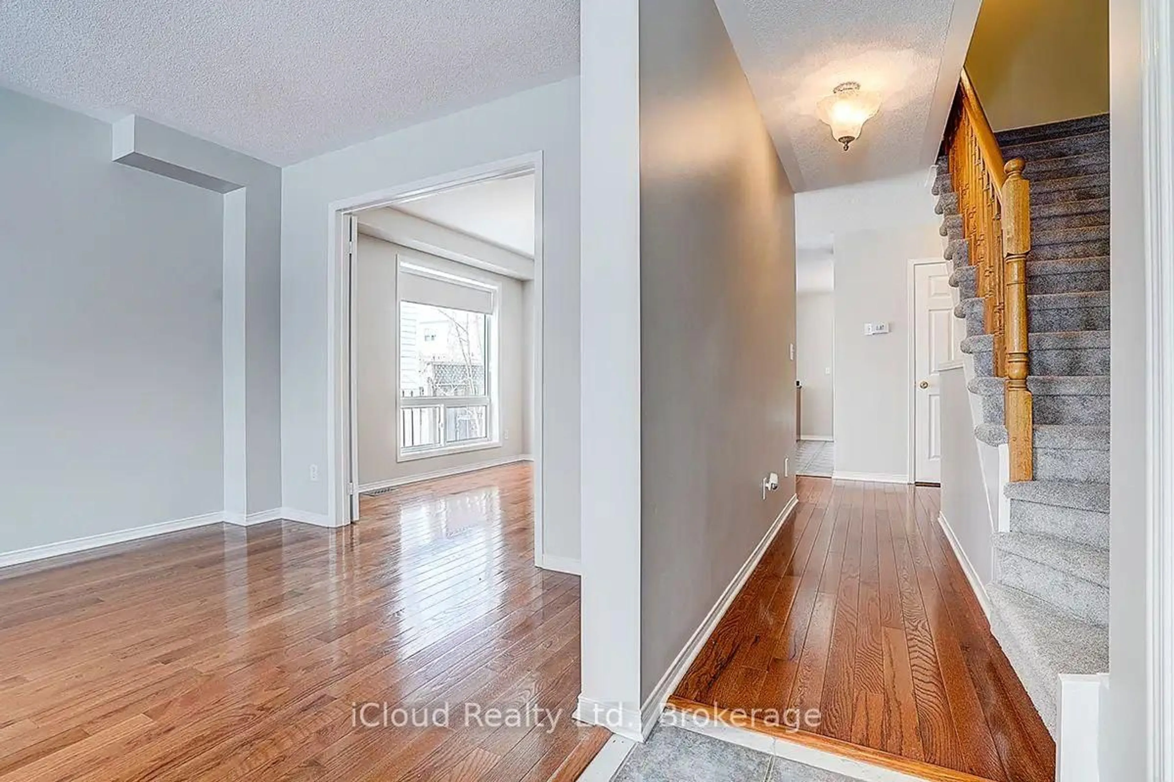 Indoor entryway for 77 Jarvis Dr, Port Hope Ontario L1A 4K5