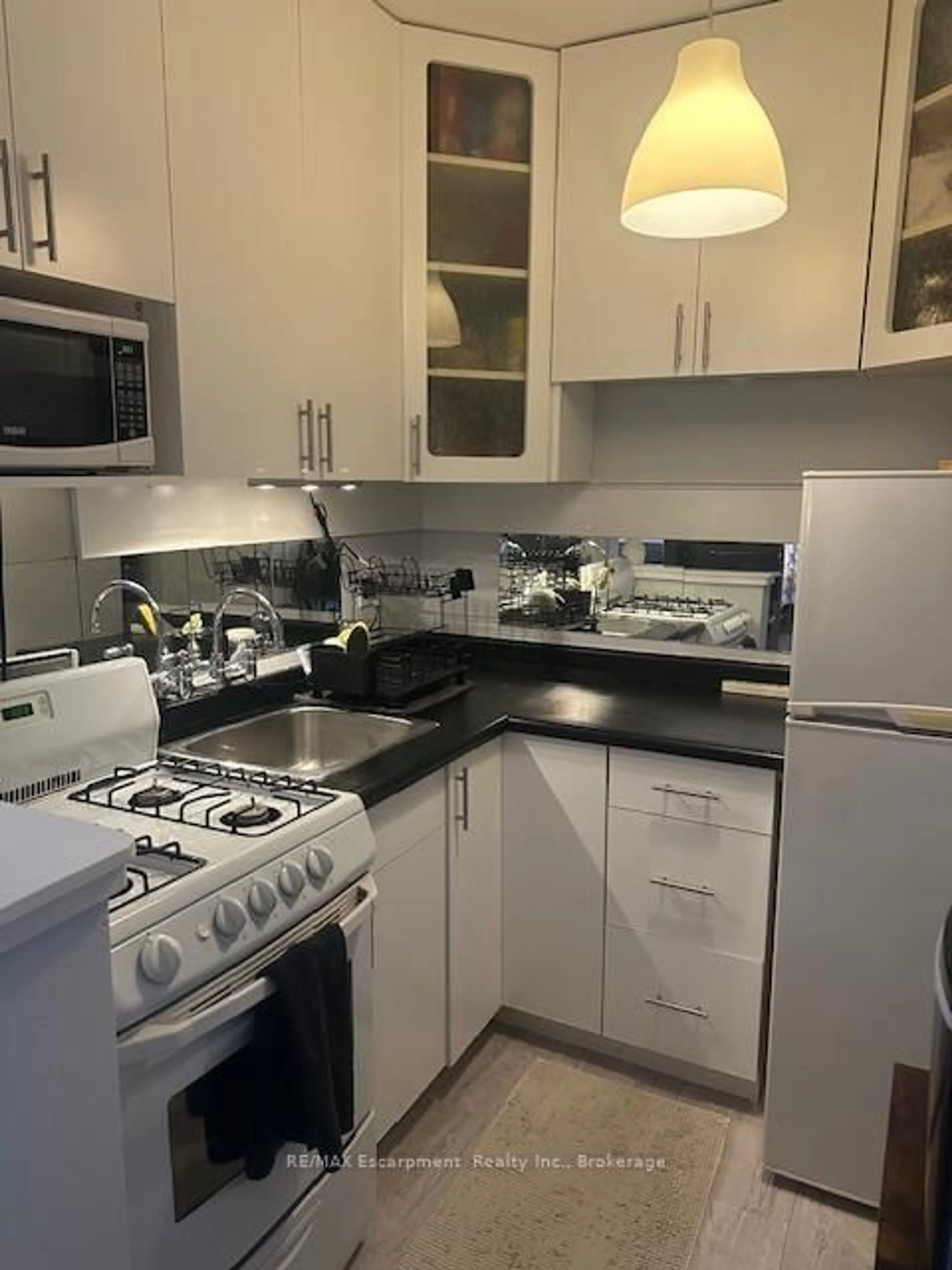 Standard kitchen, unknown for 60 Robinson St #305, Hamilton Ontario L8P 1Y9
