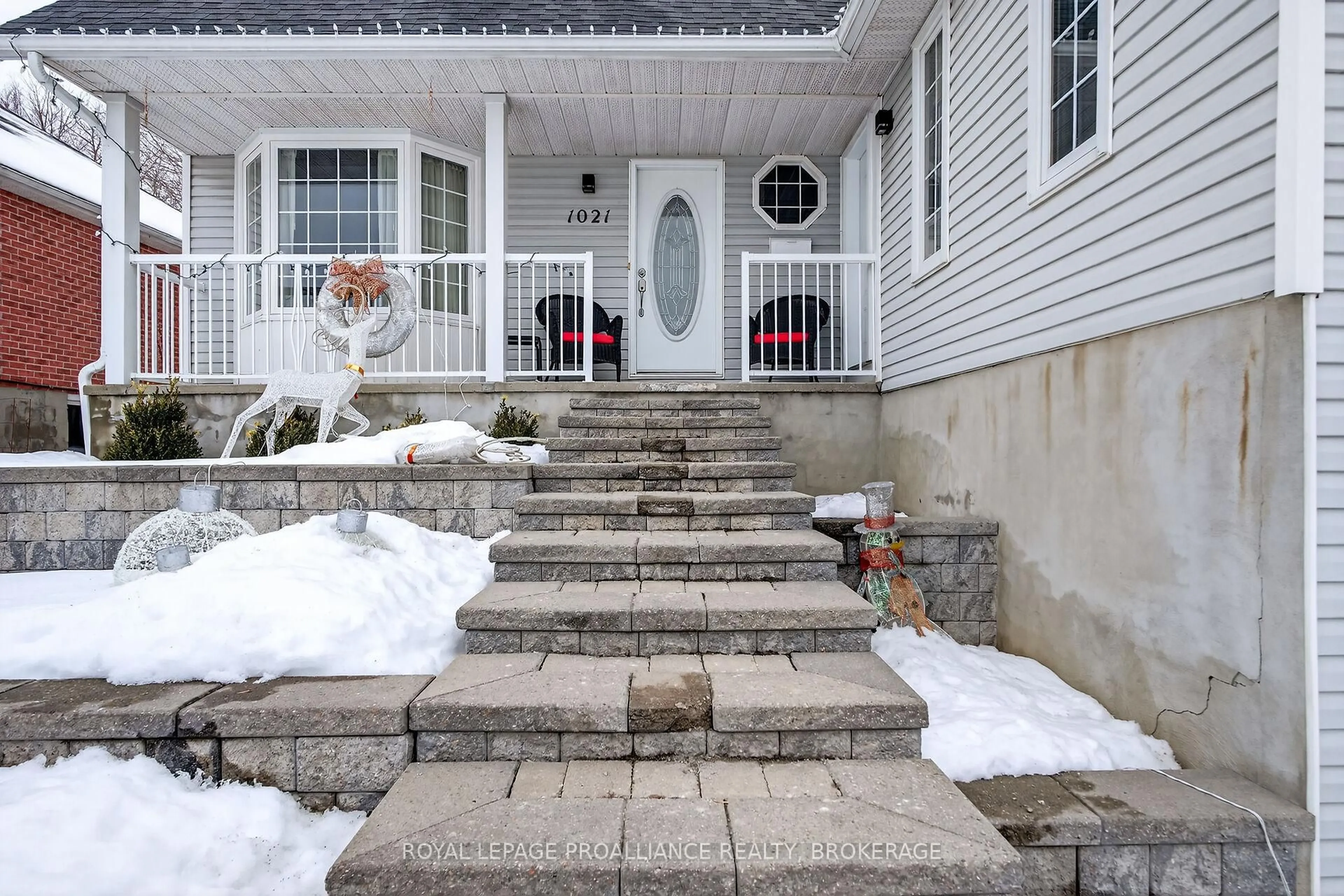 Stairs for 1021 Dunham St, Kingston Ontario K7P 2J9
