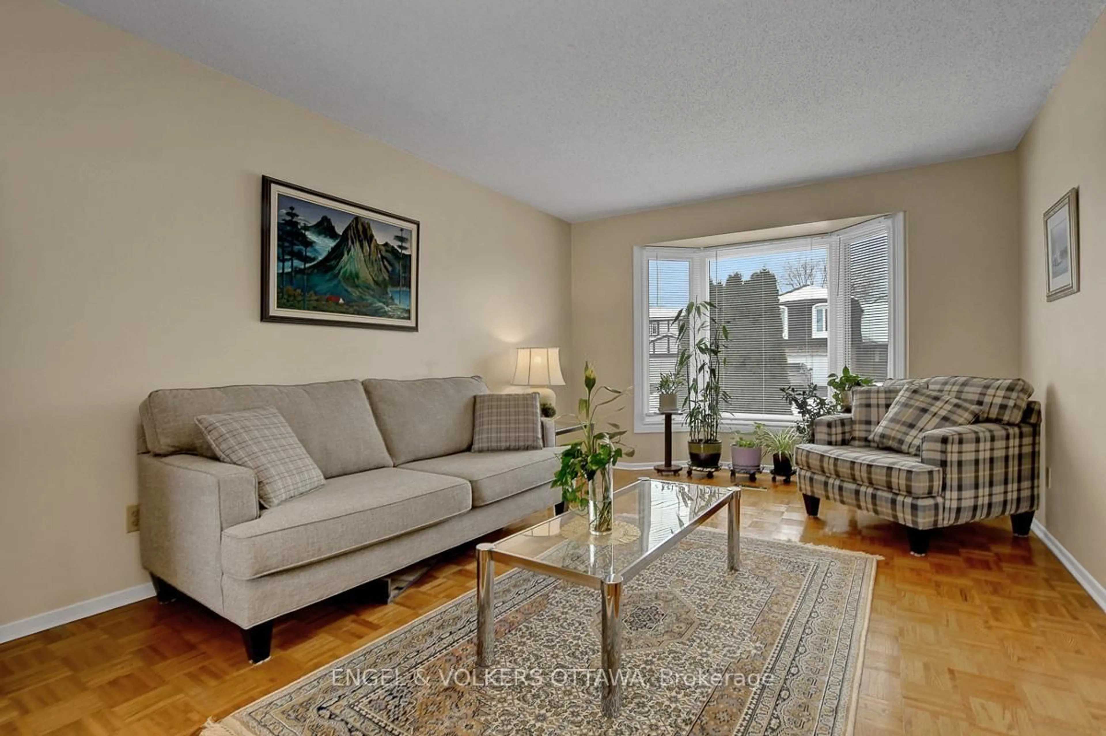 Living room with furniture, unknown for 1016 Driftwood Cres, Orleans Ontario K1C 2P1