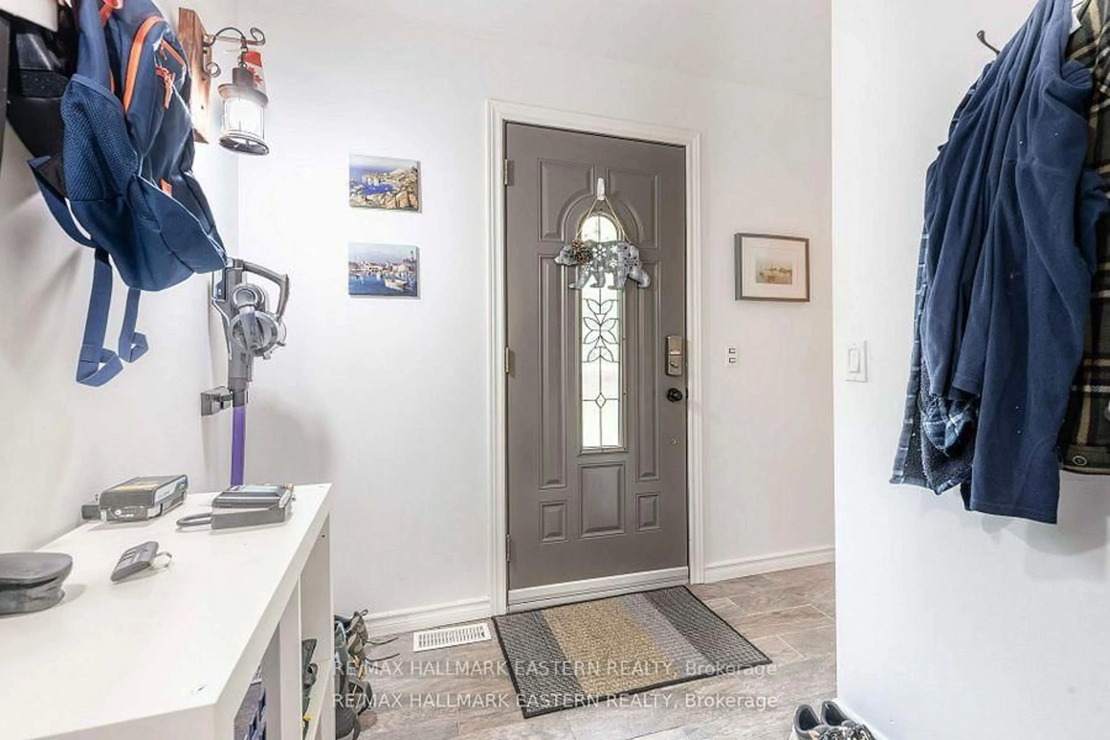 Indoor entryway for 7 Juniper Isle Rd, Kawartha Lakes Ontario K0M 1N0