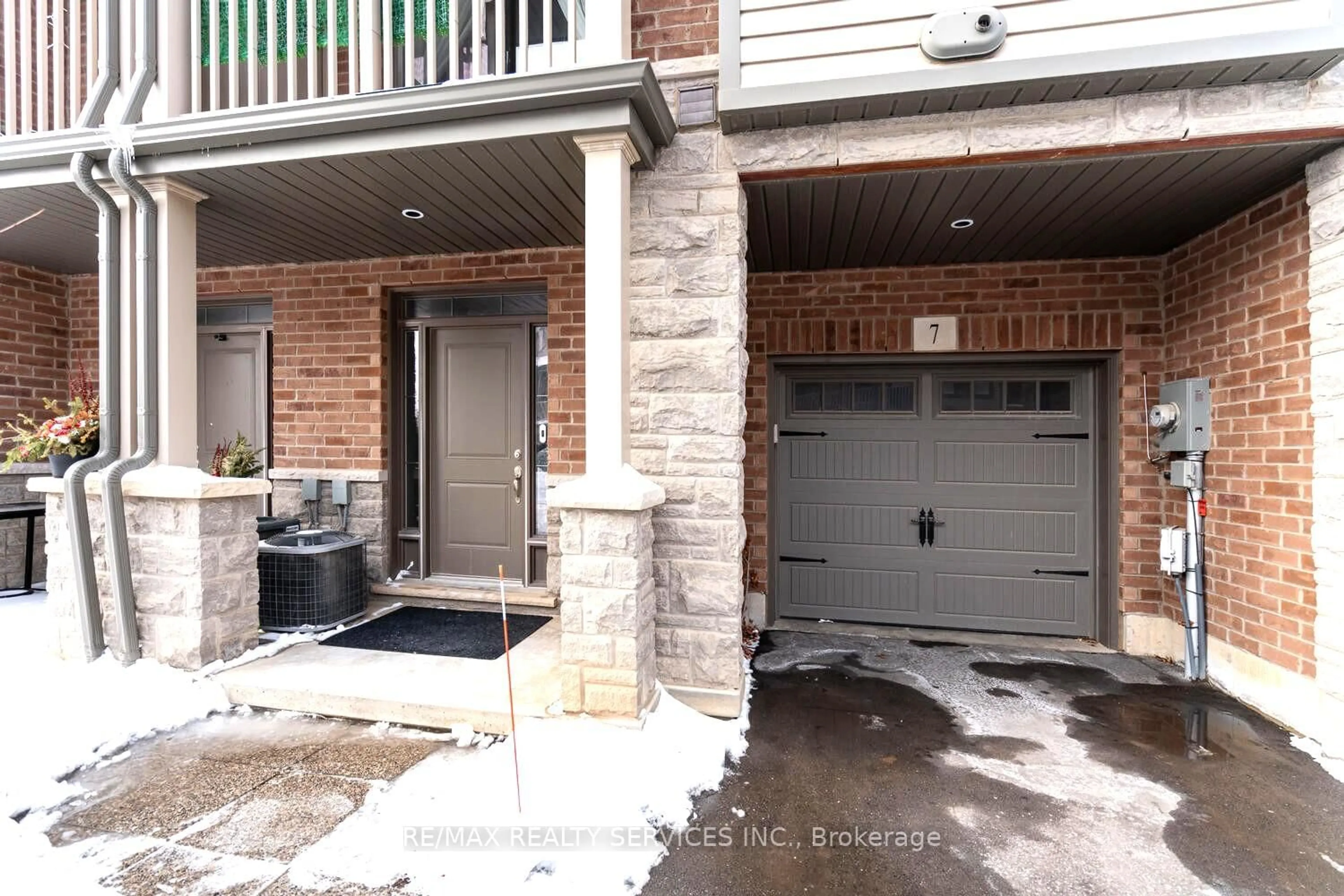 Unknown for 7 Ridgeside Lane, Hamilton Ontario L8B 1W5