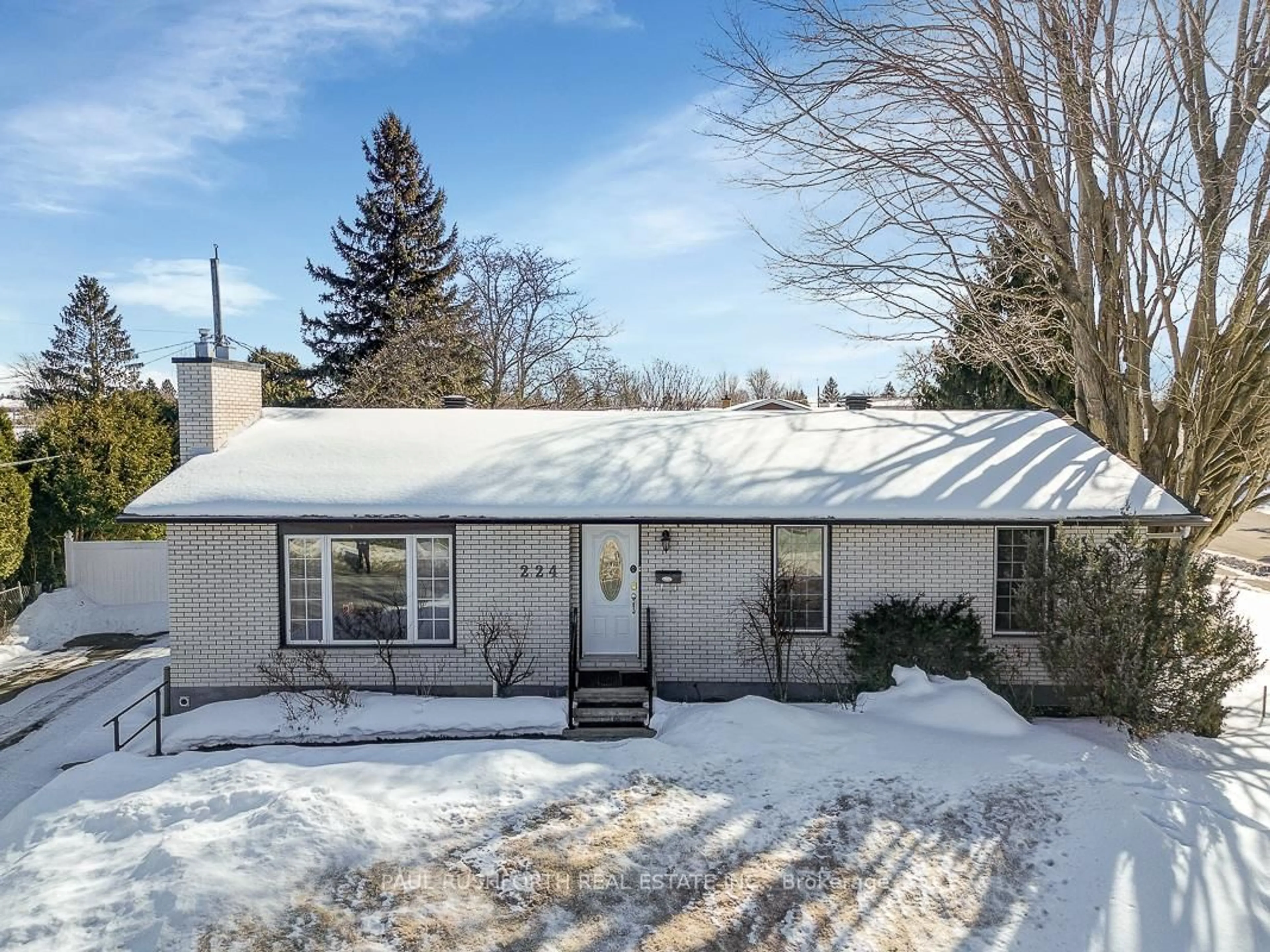 Home with vinyl exterior material, street for 224 Kennedy Lane, Orleans Ontario K1E 1G6