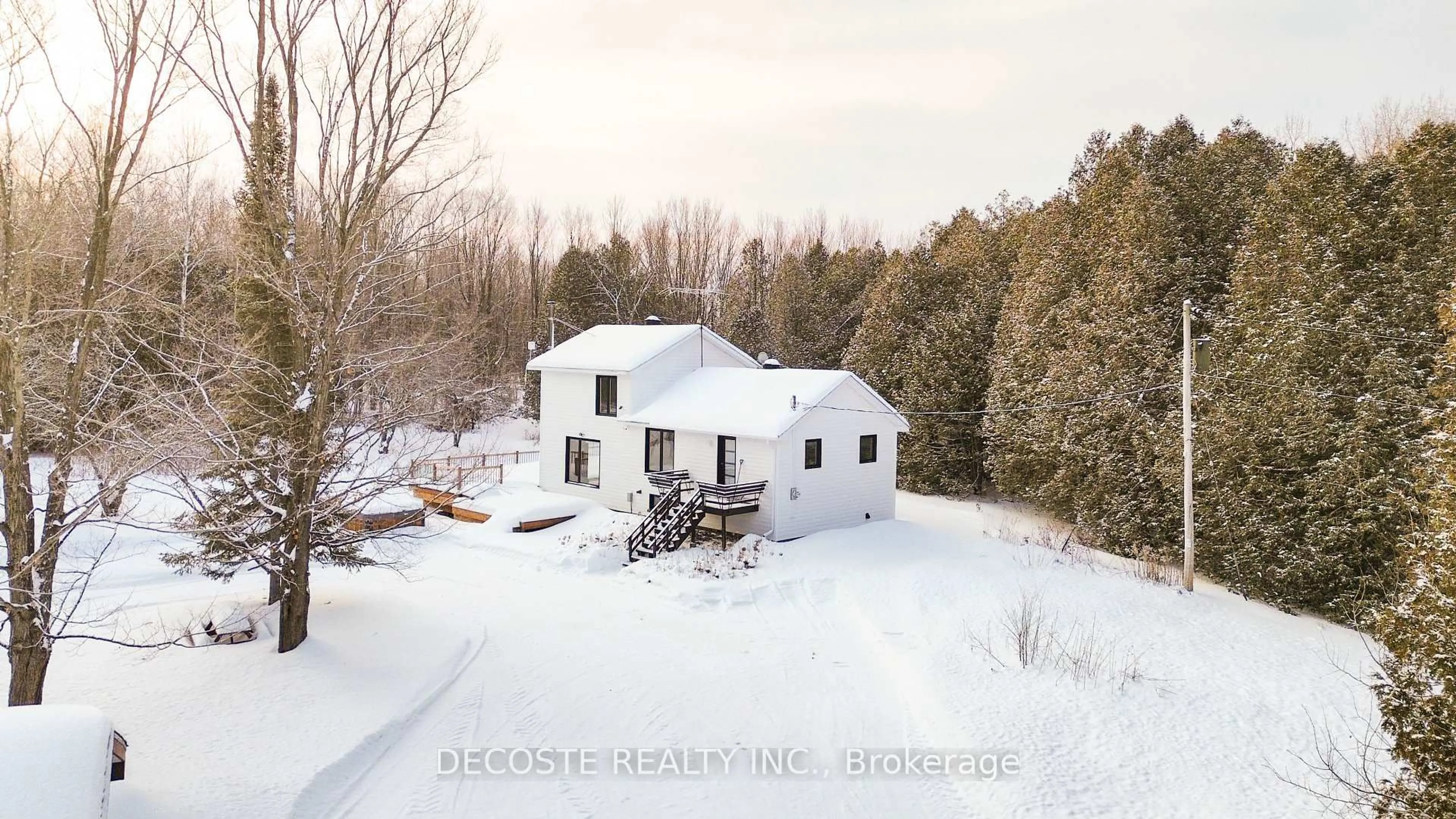 A pic from outside/outdoor area/front of a property/back of a property/a pic from drone, building for 21950 CONCESSION 10 Rd, South Glengarry Ontario K0B 1H0