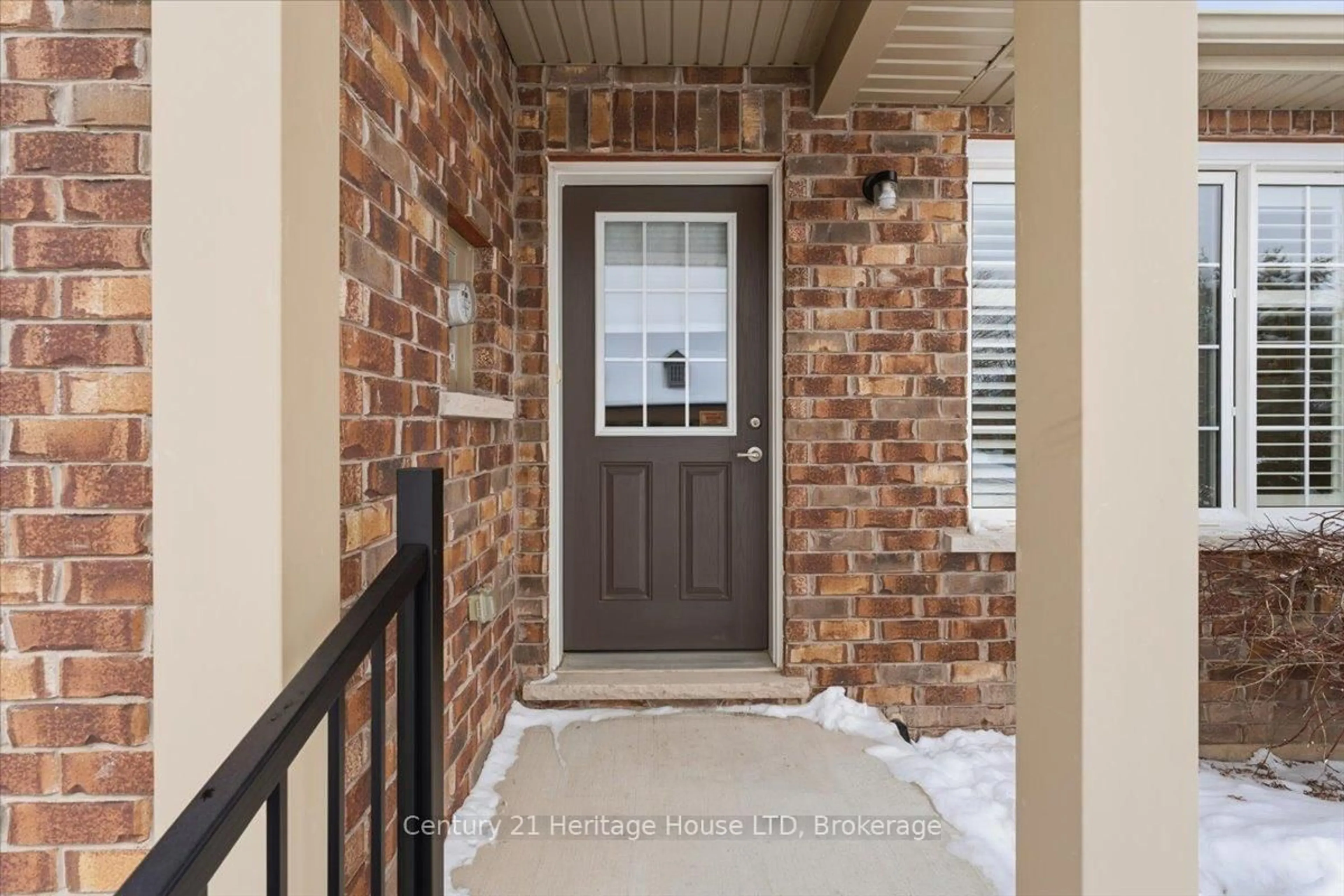Indoor entryway for 137 Silverwood Ave, Welland Ontario L3C 0B7