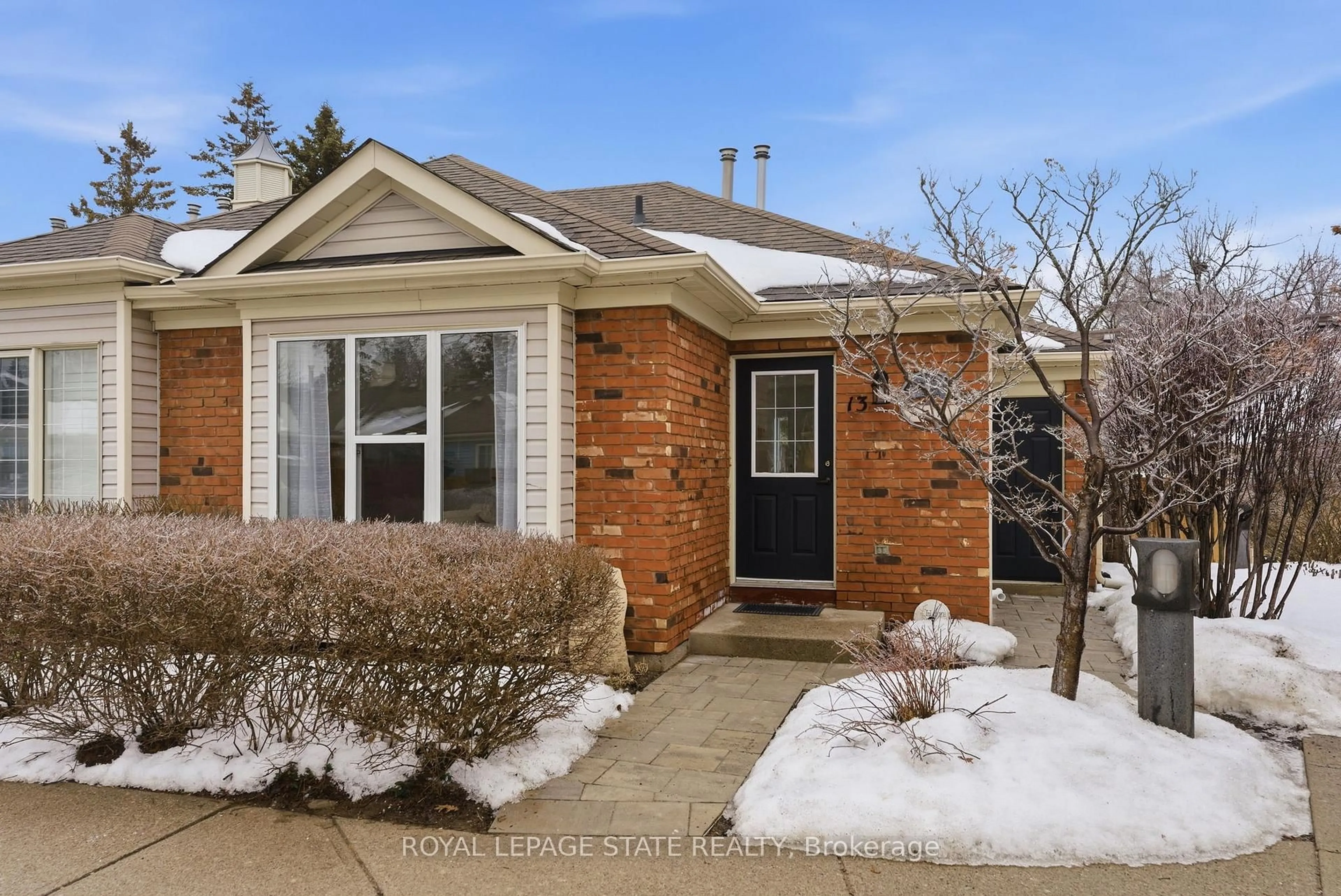 Home with brick exterior material, street for 175 Fiddlers Green Rd #13, Hamilton Ontario L9G 4X7