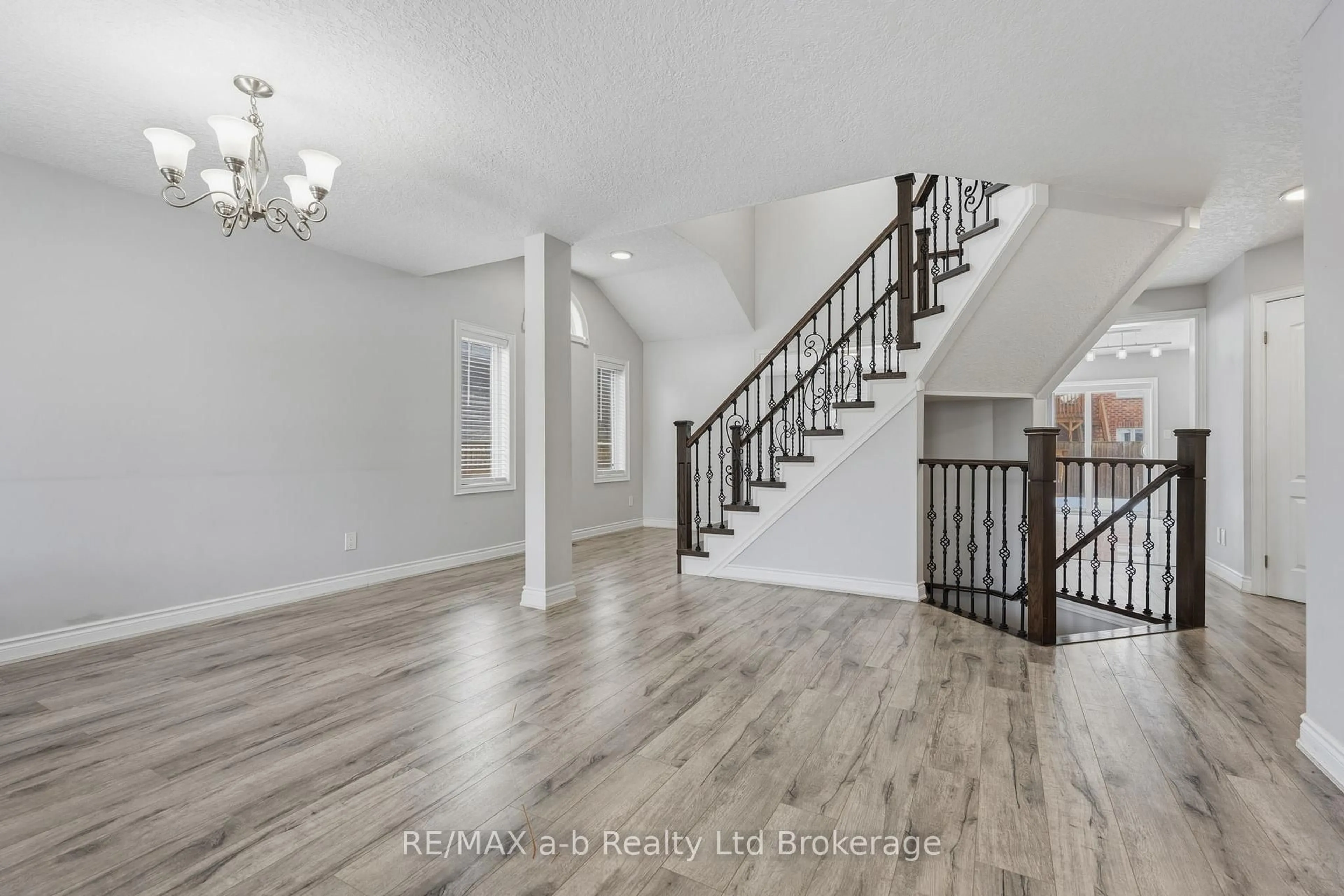 Indoor entryway for 687 Spitfire St, Woodstock Ontario N4T 0B1