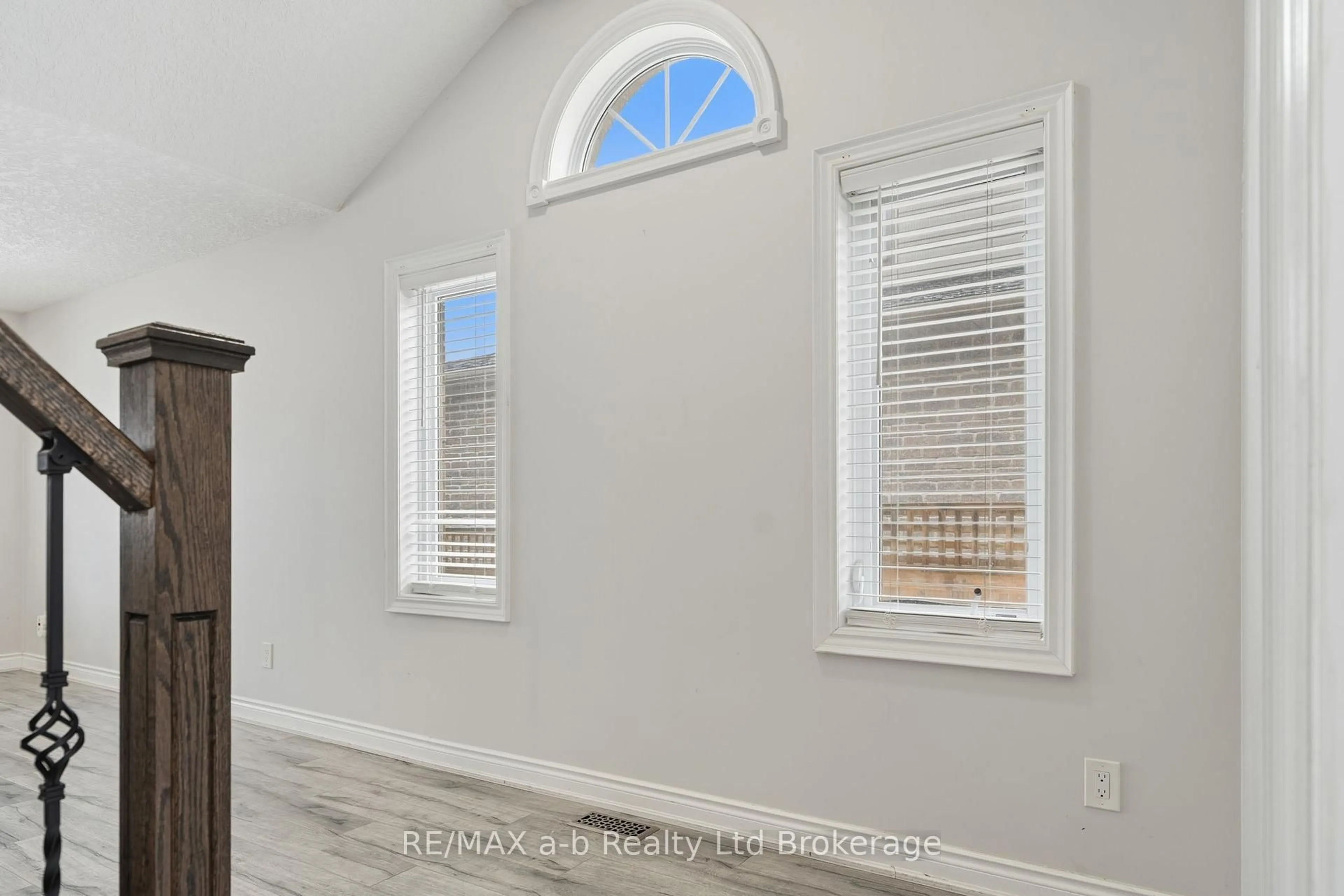 A pic of a room for 687 Spitfire St, Woodstock Ontario N4T 0B1