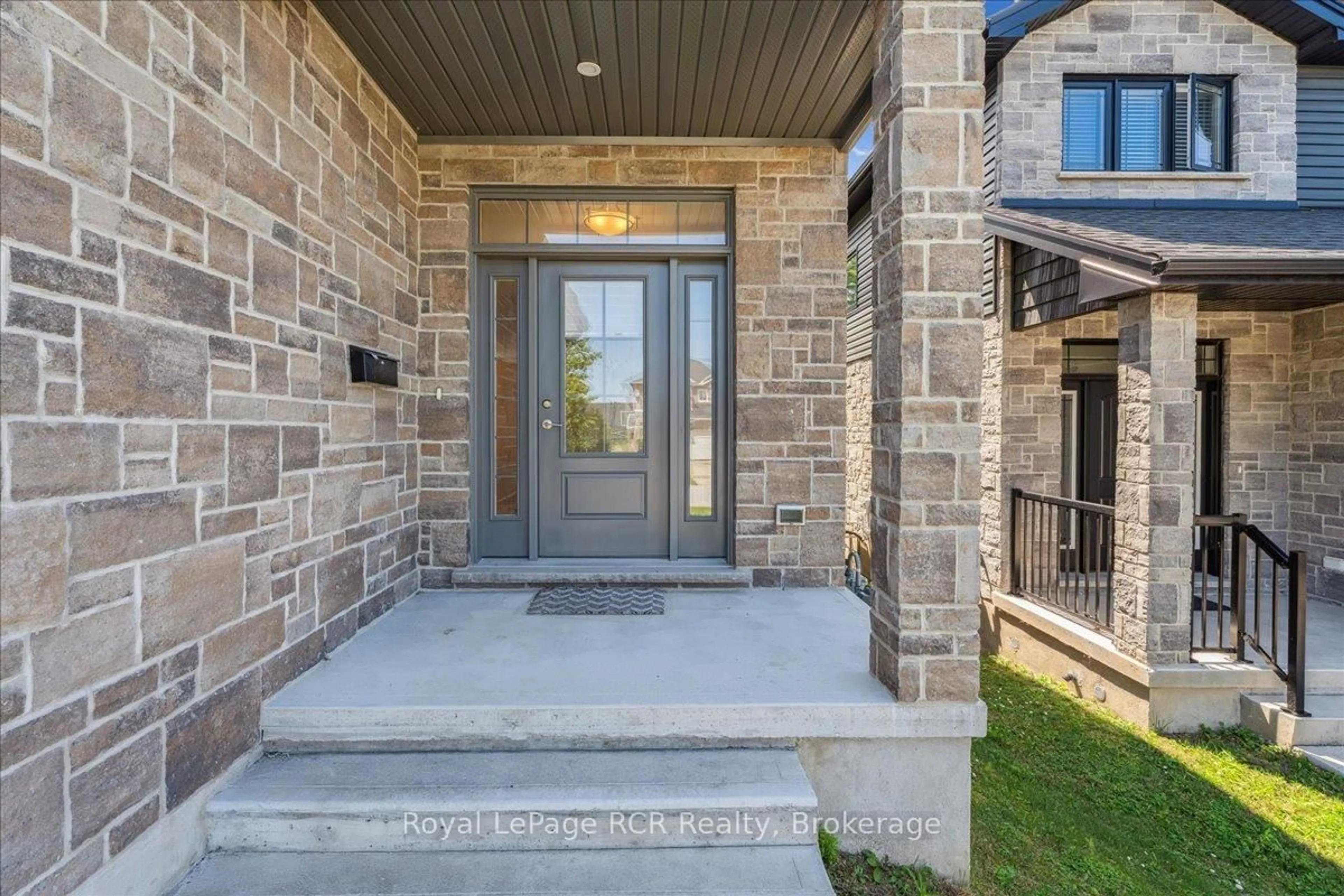 Indoor entryway for 1302 14th Ave, Owen Sound Ontario N4K 0A1