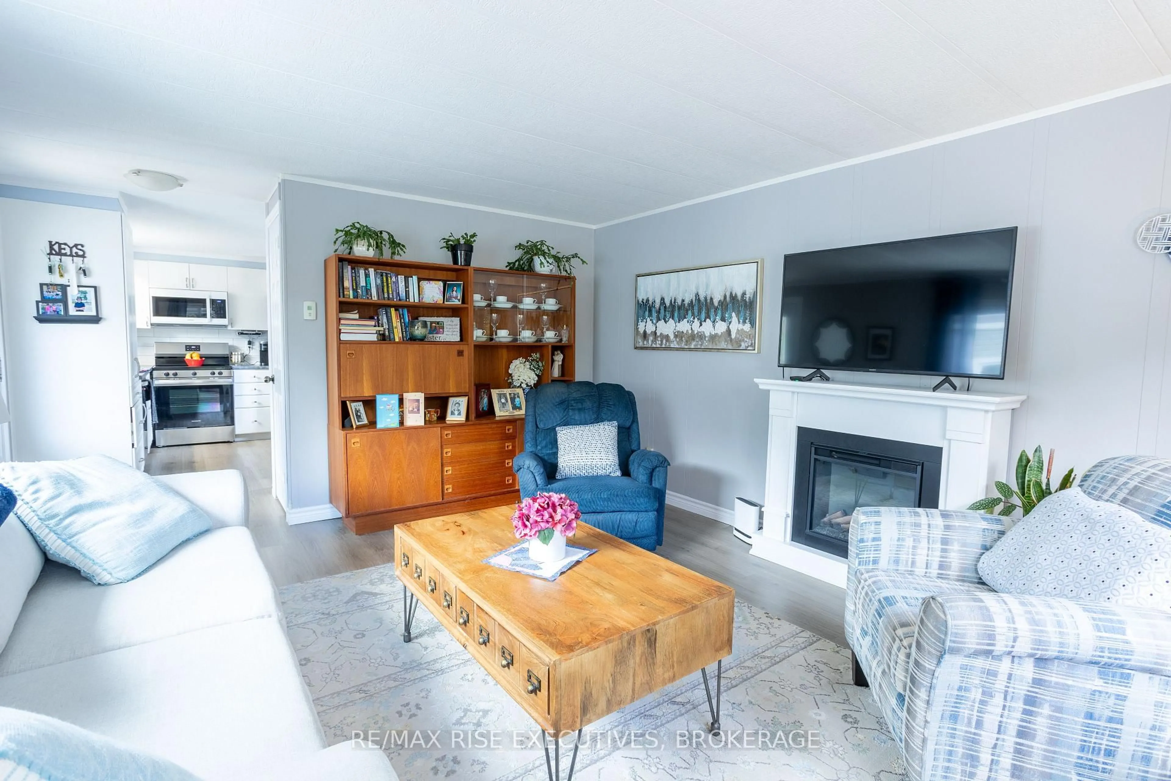 Living room with furniture, unknown for 21 Powley Garden Dr, Kingston Ontario K7K 6A2