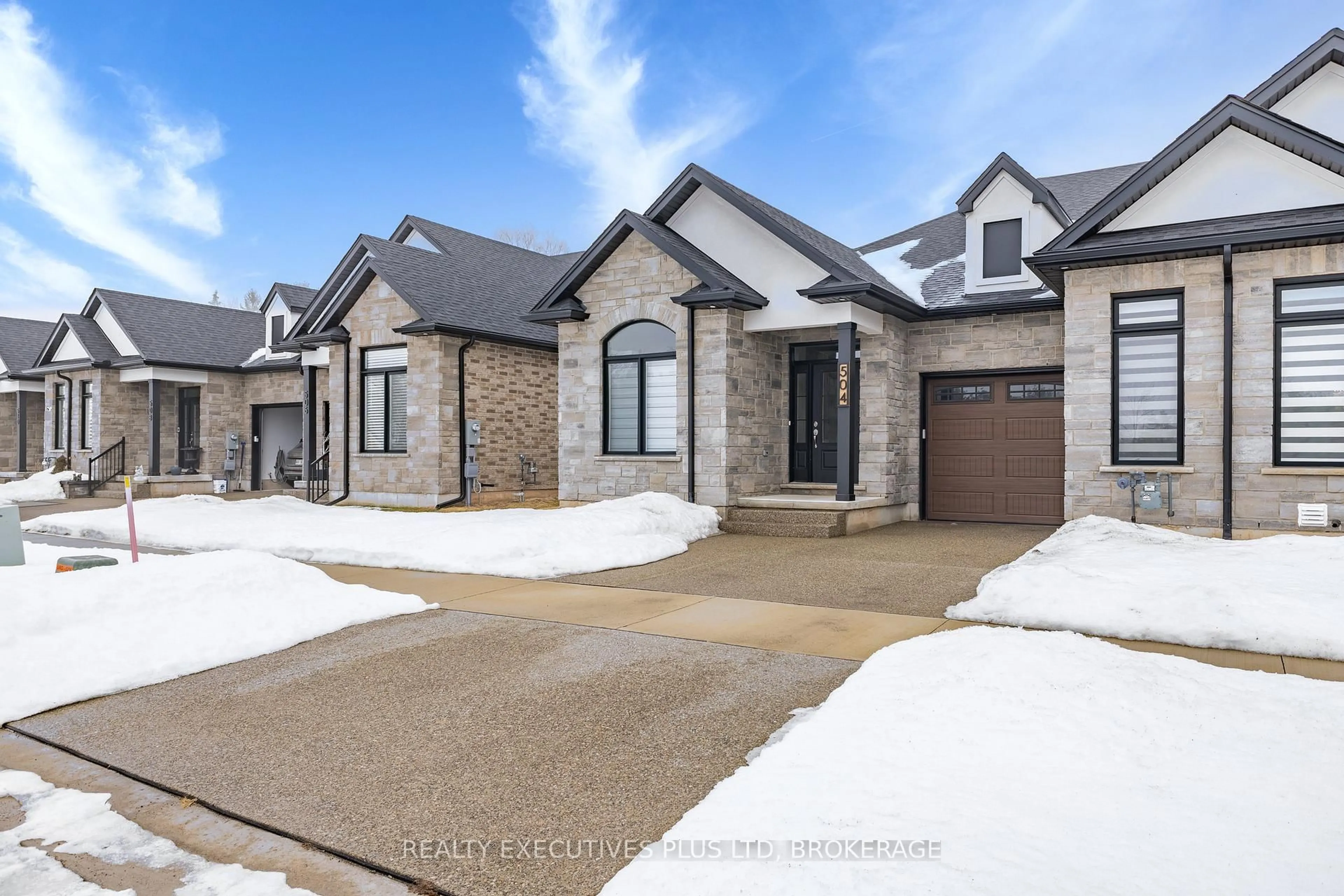 Home with brick exterior material, street for 504 Royal Ridge Crt, Fort Erie Ontario N9V 3W4