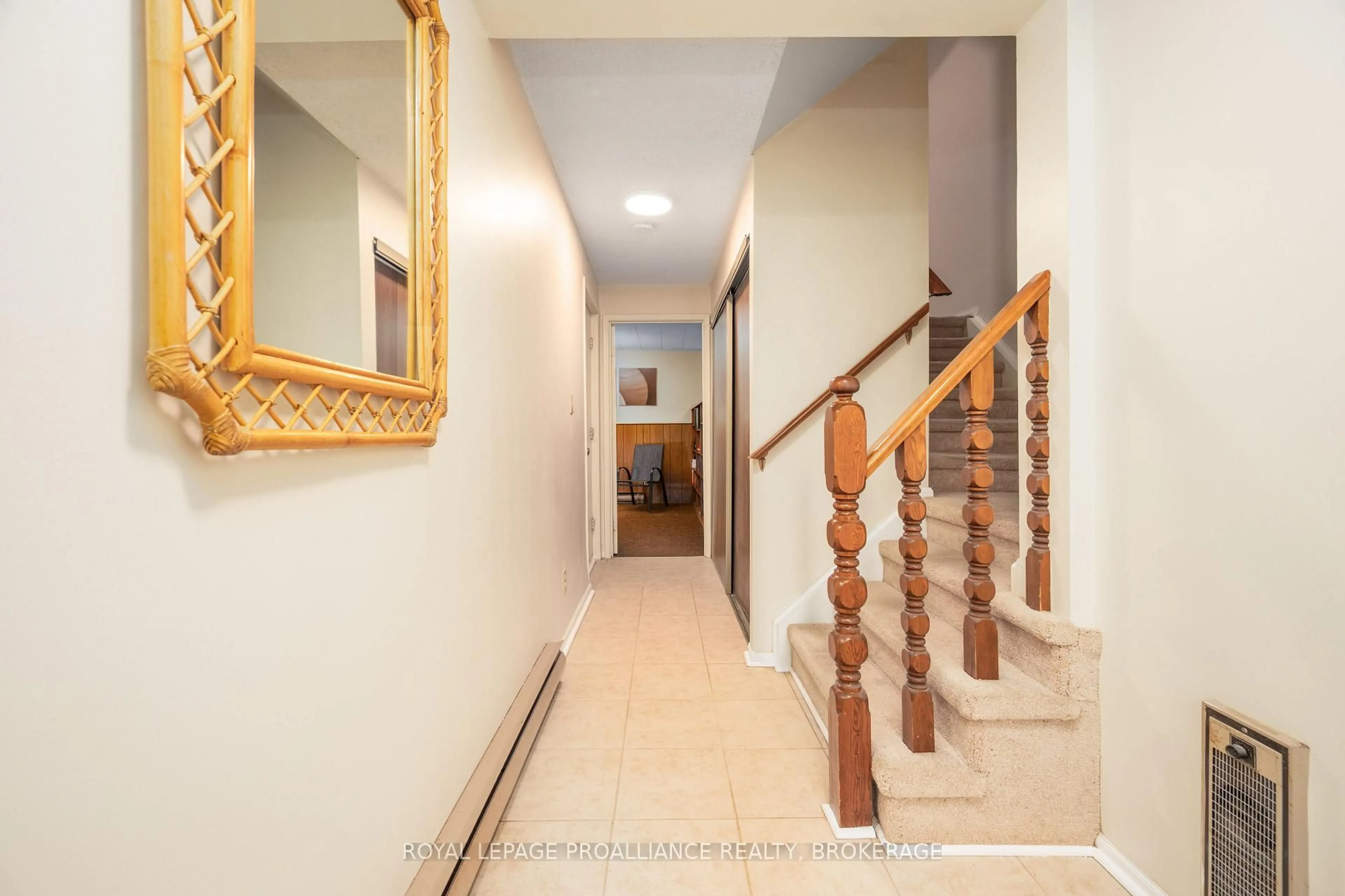 Indoor foyer for 115 Wright Cres #39, Kingston Ontario K7L 4T8