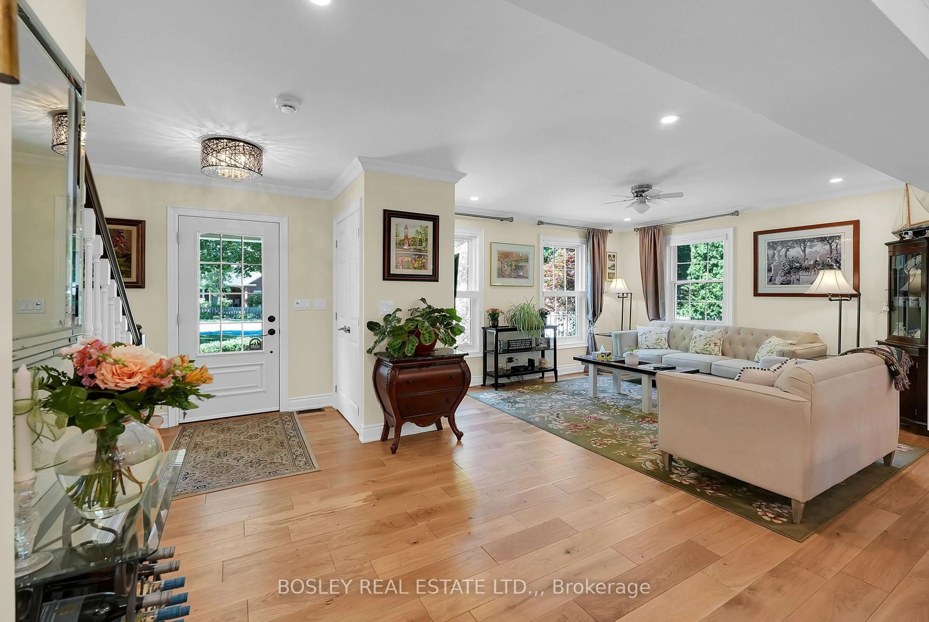 Living room with furniture, unknown for 3 The Promenade, Niagara-on-the-Lake Ontario L0S 1J0