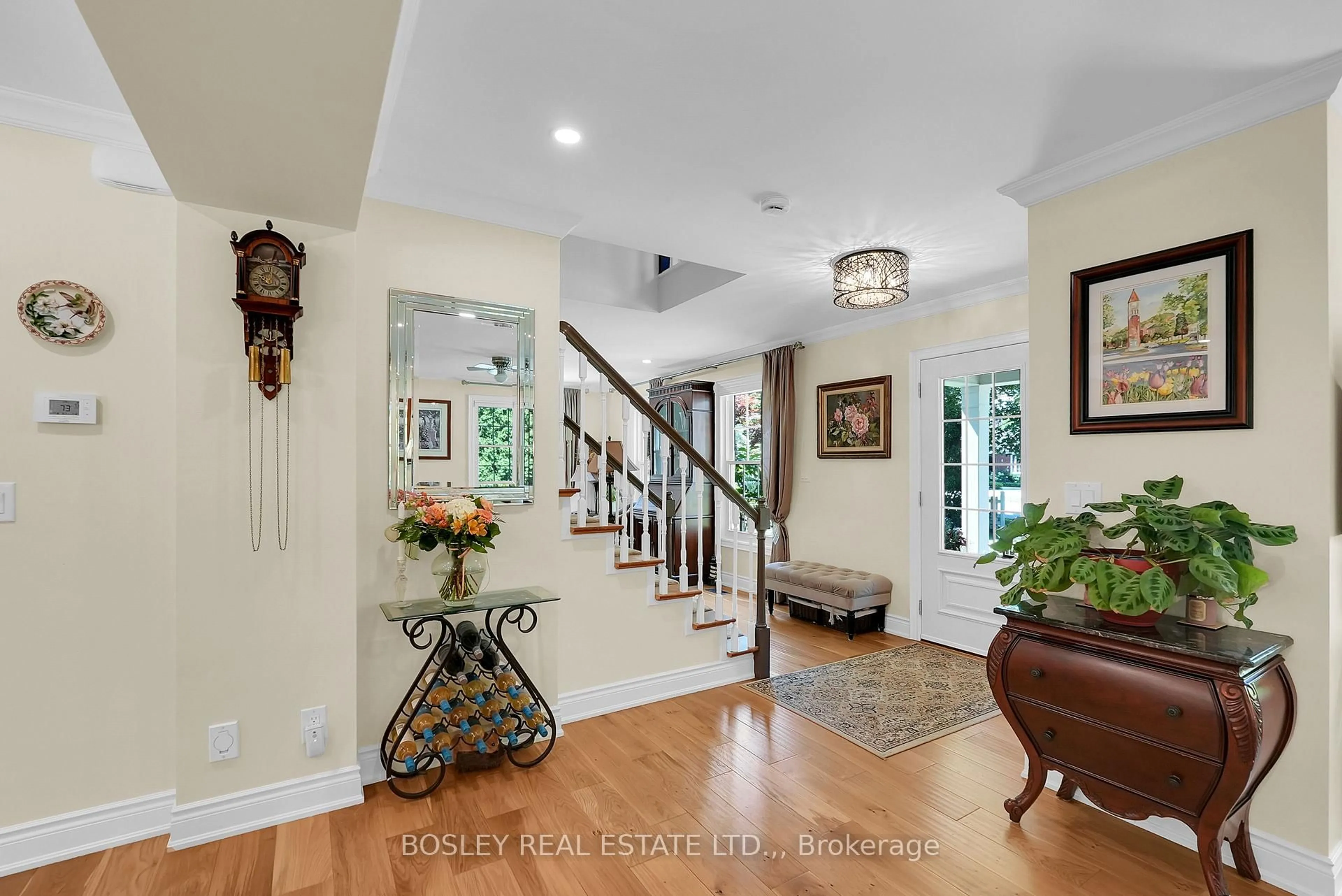 Indoor entryway for 3 The Promenade, Niagara-on-the-Lake Ontario L0S 1J0