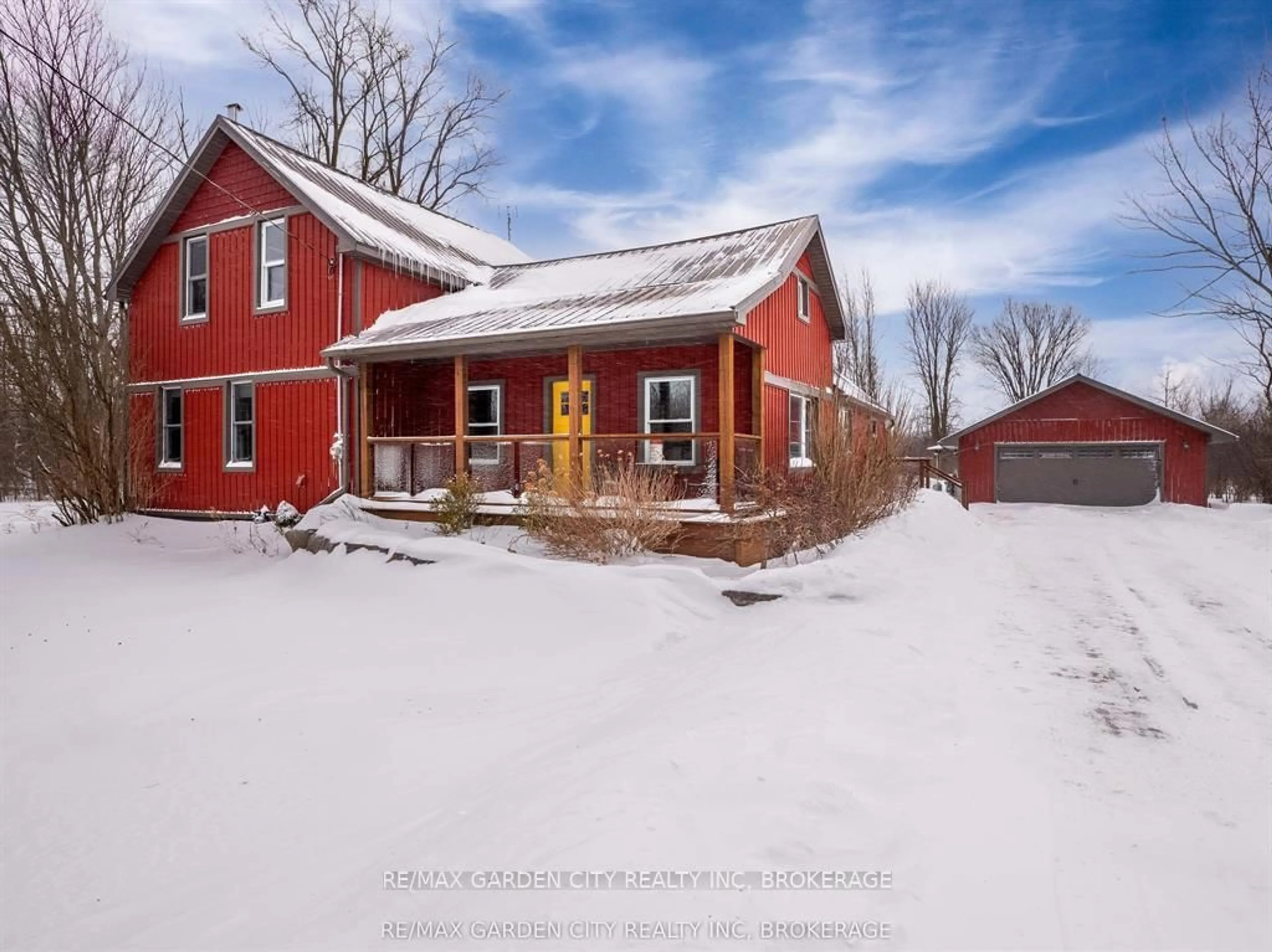 A pic from outside/outdoor area/front of a property/back of a property/a pic from drone, building for 521 NETHERBY Rd, Welland Ontario L3B 5N7