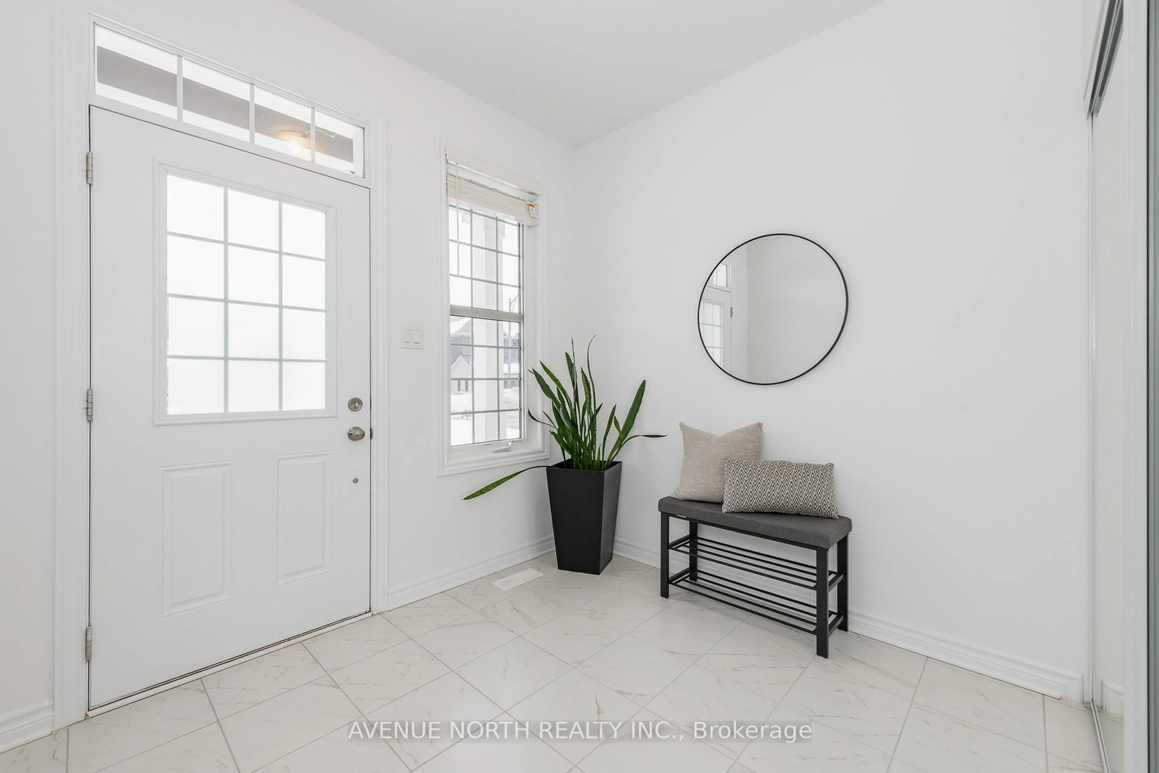 Indoor entryway for 151 Minikan St, Ottawa Ontario K1X 0E5