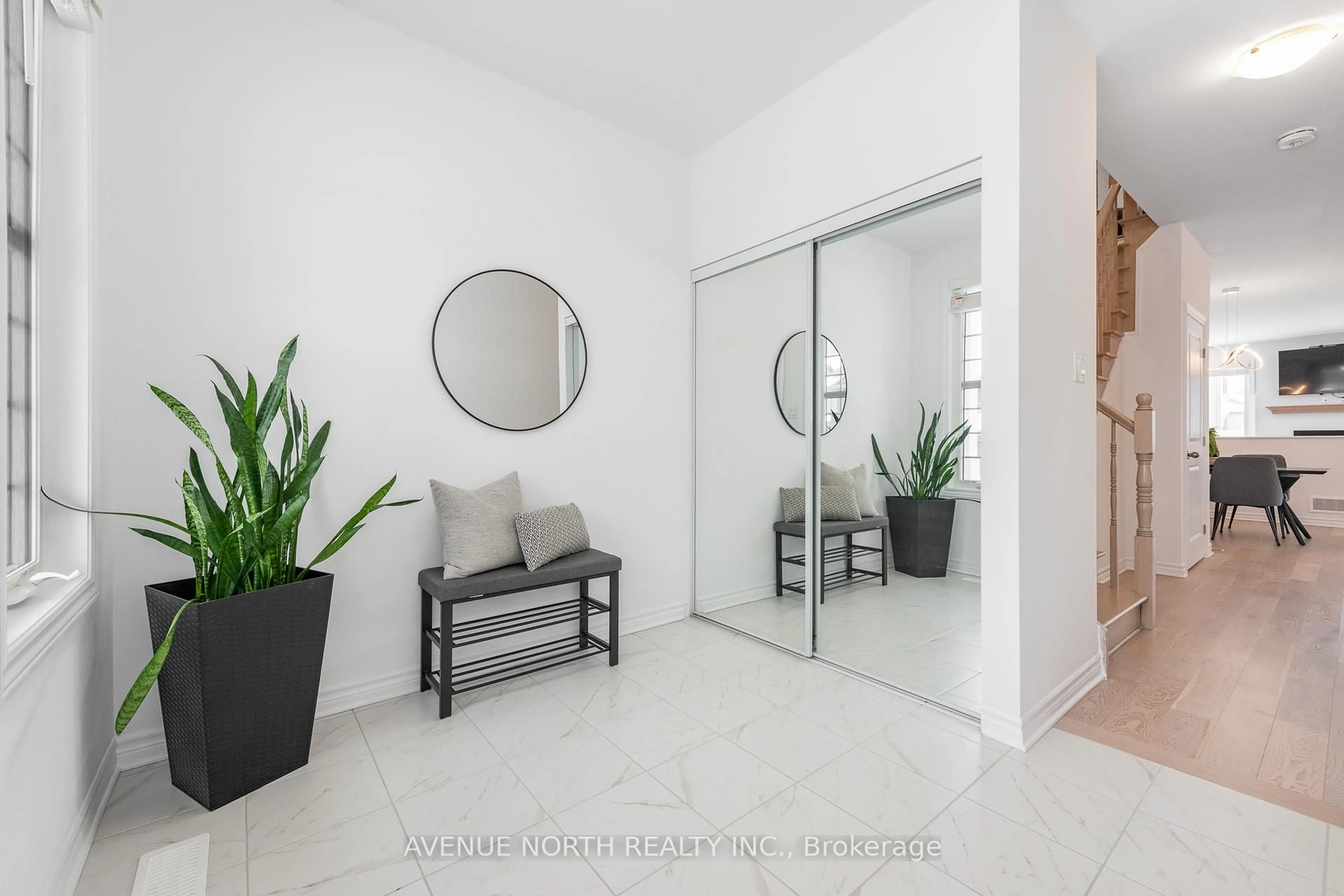 Indoor entryway for 151 Minikan St, Ottawa Ontario K1X 0E5